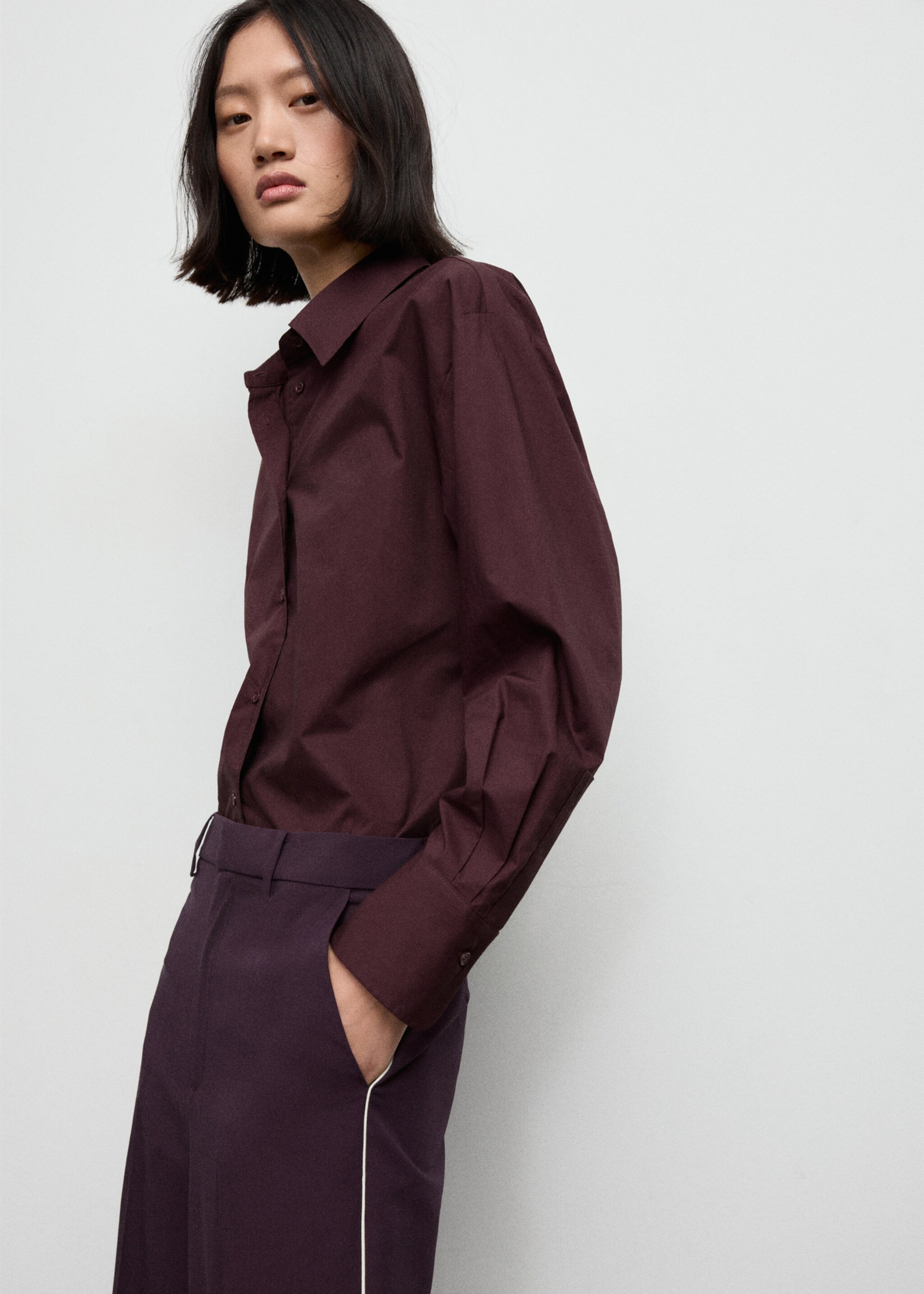 Side striped trousers - Details of the article 1, Maroon. Ref: 17077904-00.