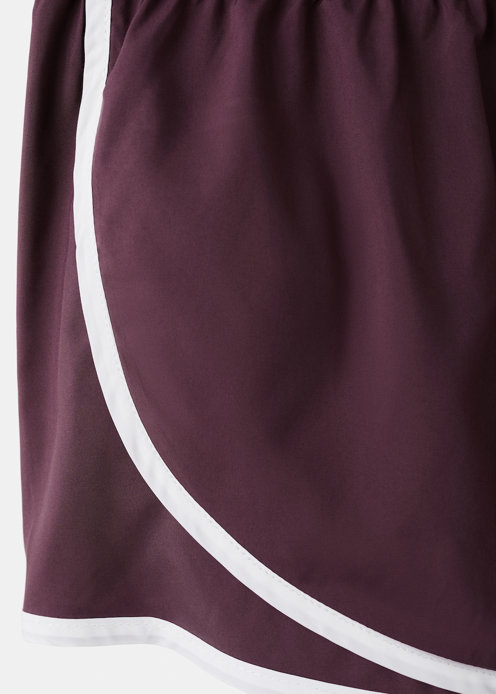 Shorts with contrasting stripes