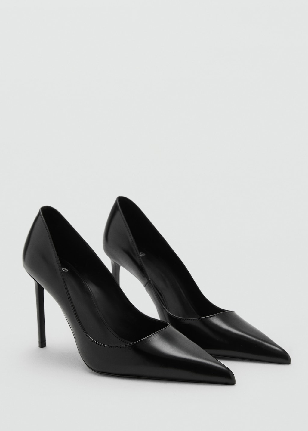 Pointed-toe leather heeled shoes