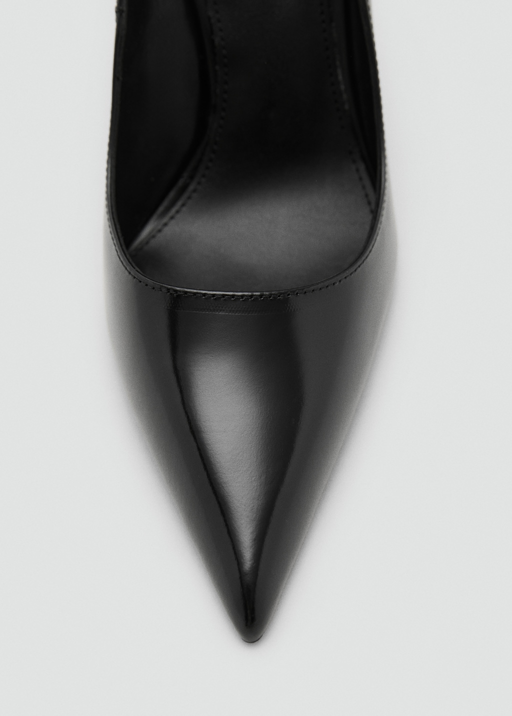 Pointed-toe leather heeled shoes