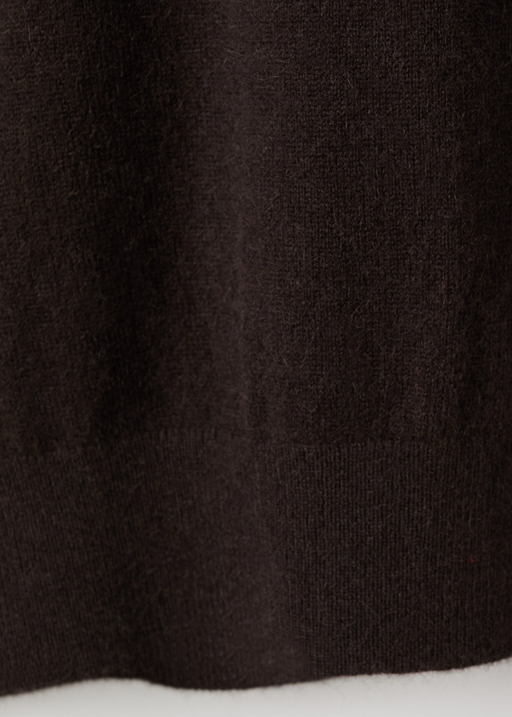 Camisola com estilo de polo de 100% caxemira - Pormenor do artigo 0, Chocolate. Ref: 17078276-00.