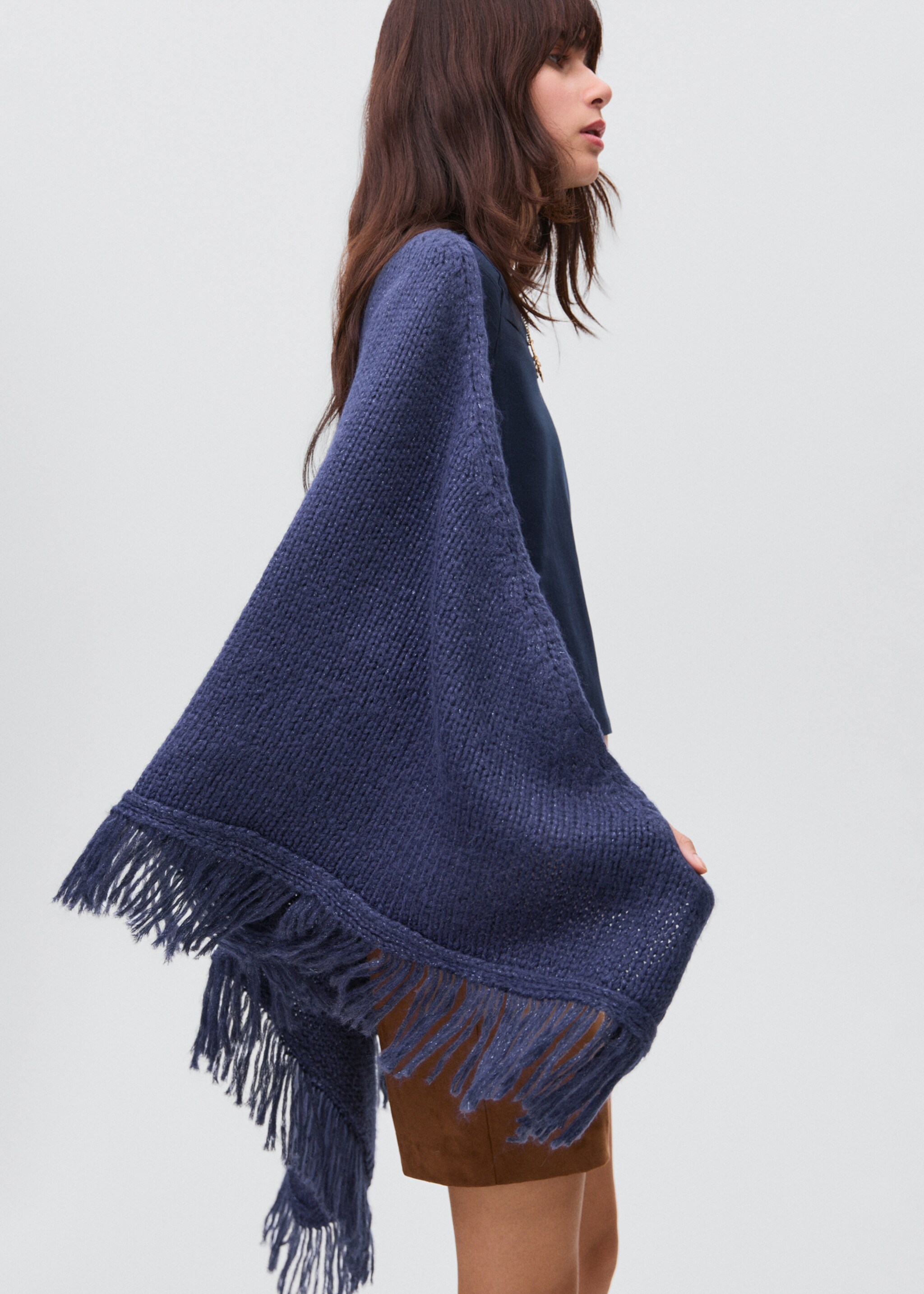Poncho en maille à franges - Détail de l'article 2, Bleu marine. Ref: 17078277-00.