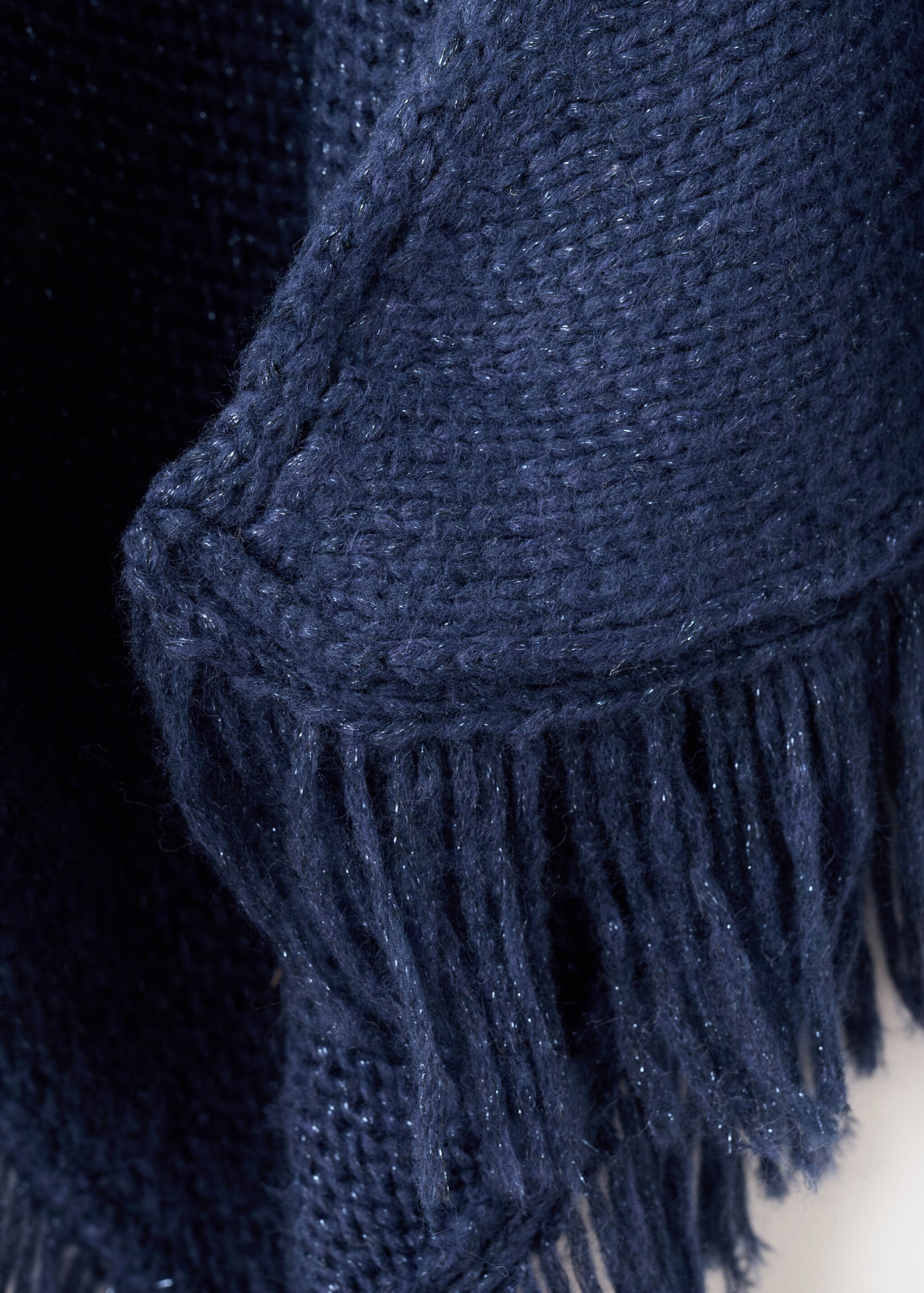 Poncho en maille à franges - Détail de l'article 8, Bleu marine. Ref: 17078277-00.