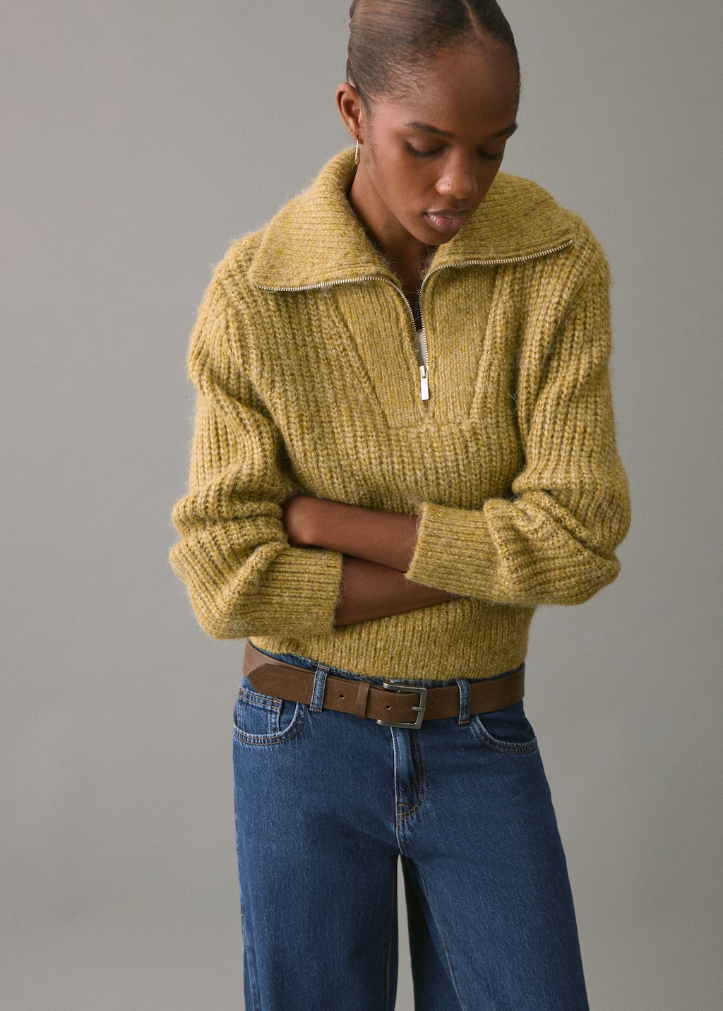 Straight-leg jeans with stitching detail