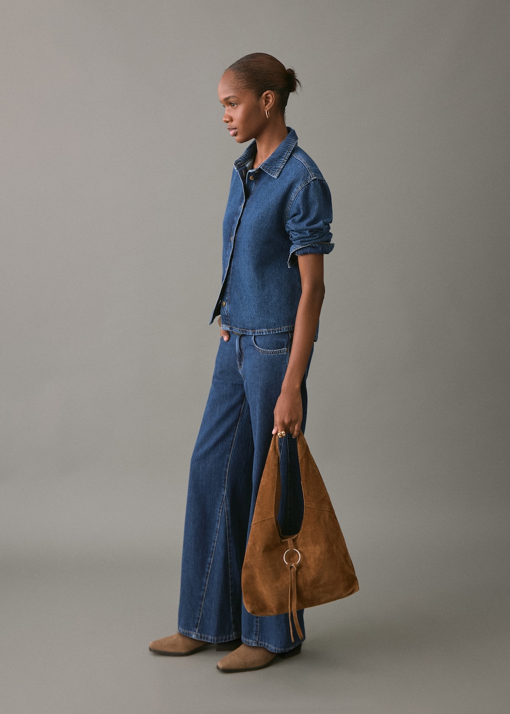 Straight-leg jeans with stitching detail