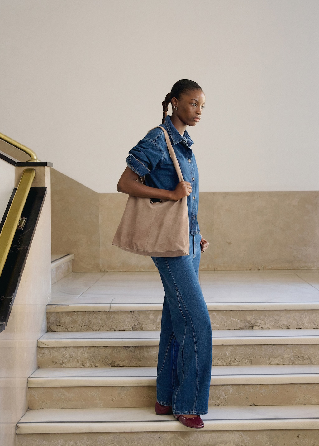 Straight-leg jeans with stitching detail