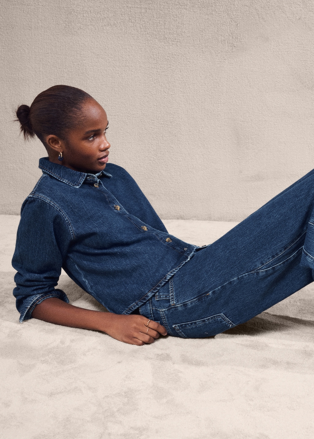 Straight-leg jeans with stitching detail