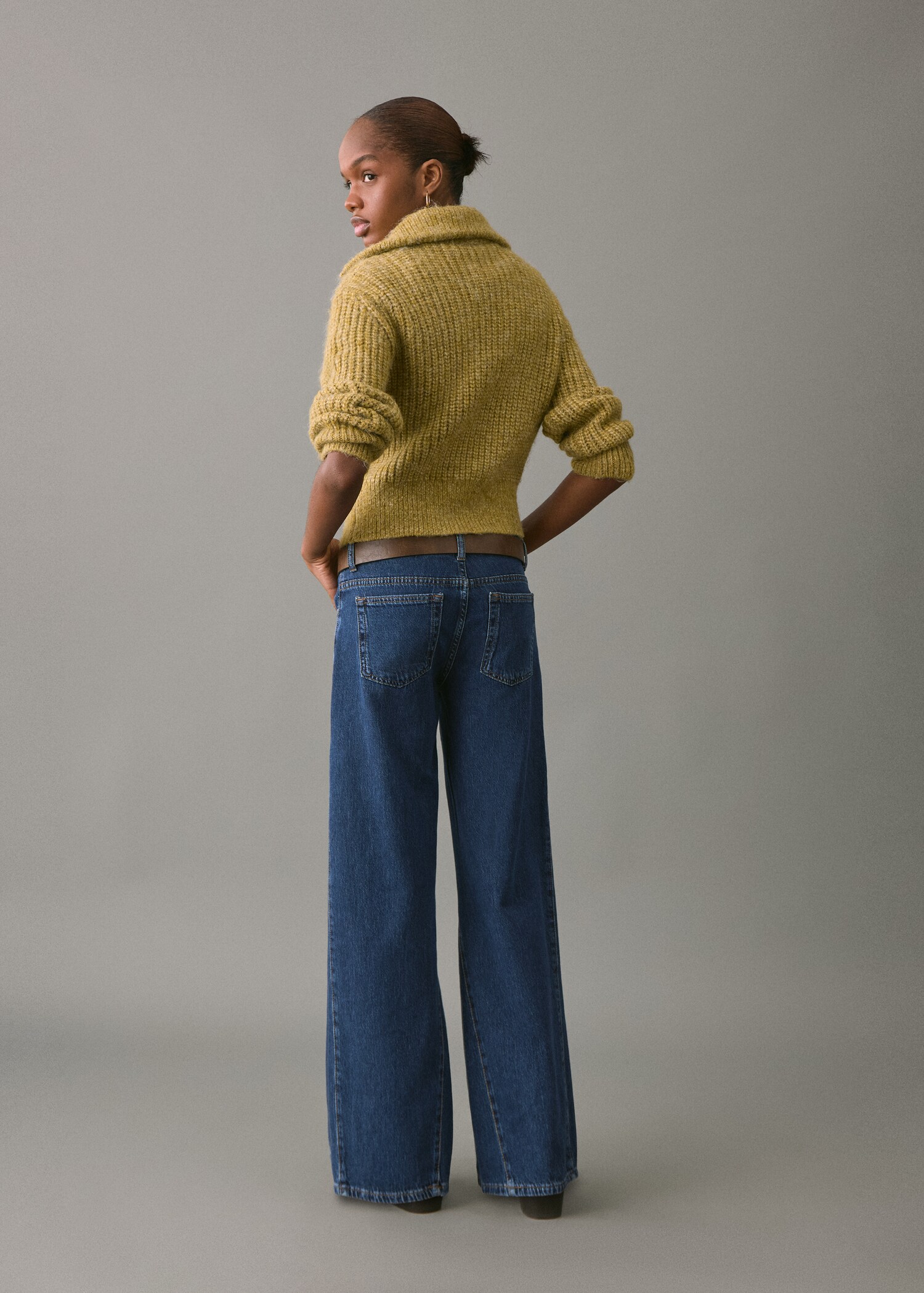 Straight-leg jeans with stitching detail - Reverse of the article