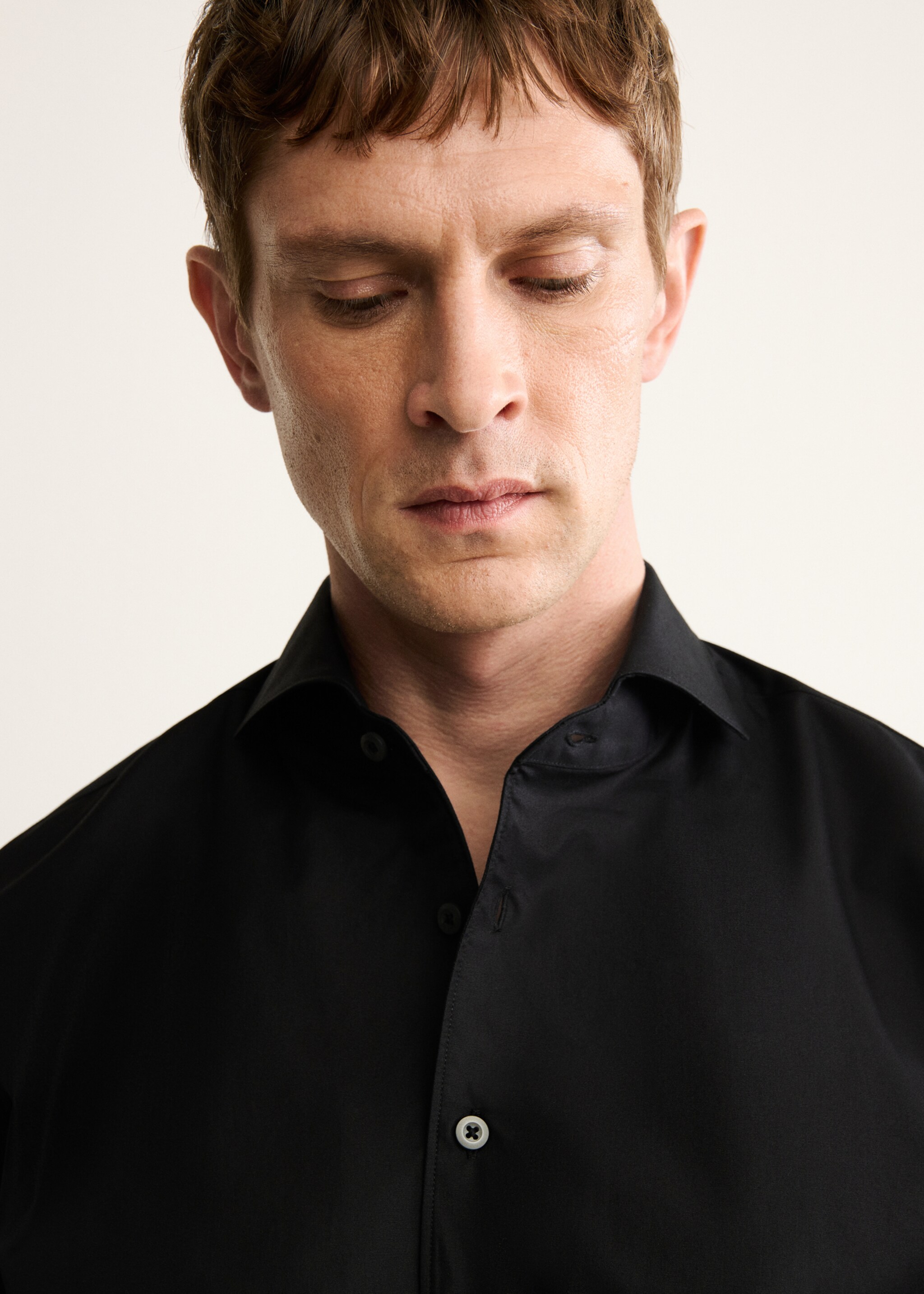 Regular-fit 100% cotton shirt - Details of the article 1, Black. Ref: 17078288-00.