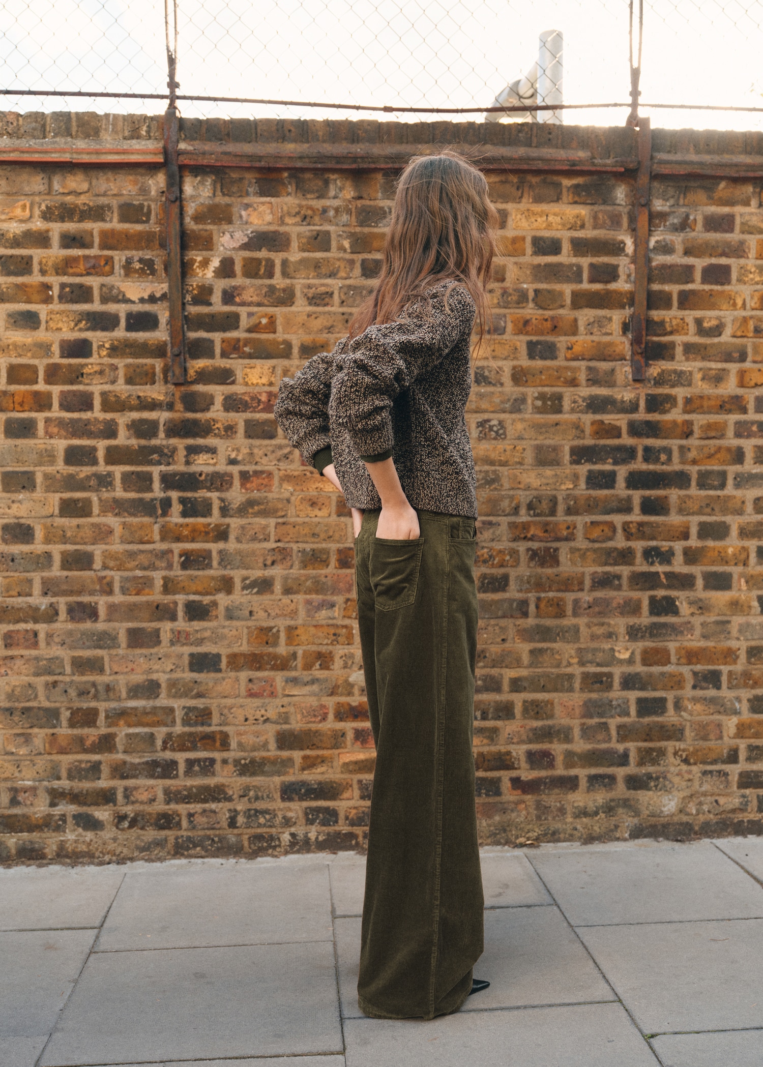 Wide-leg corduroy jeans - Reverse of the article