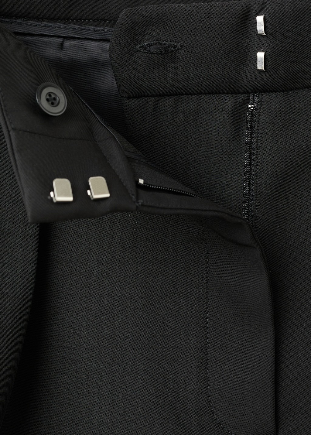 Pleated high-waist shorts