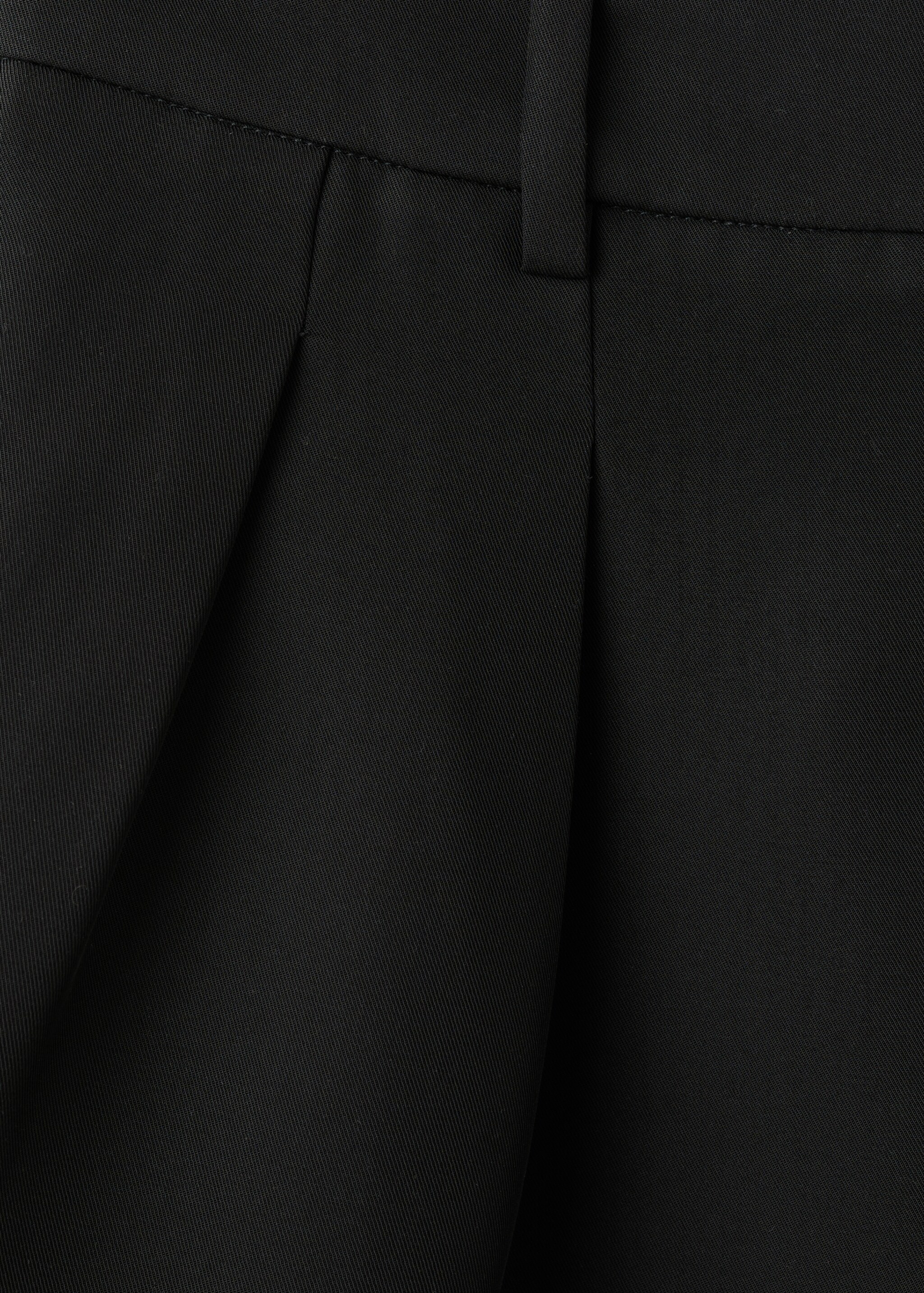 Shorts tiro alto pinzas - Detalle del artículo 8, Negro. Ref: 17079105-00.