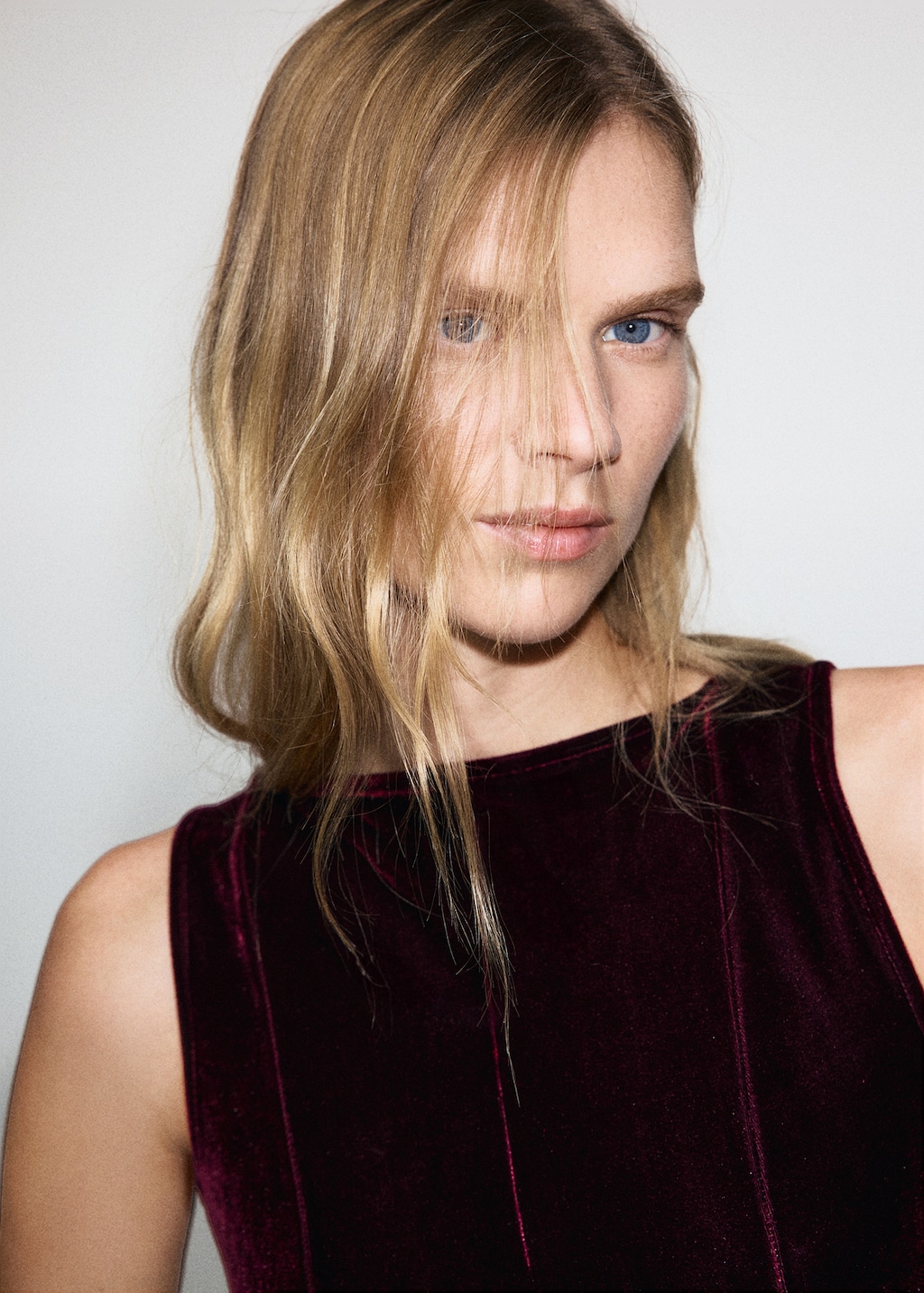 Velvet dress with seams