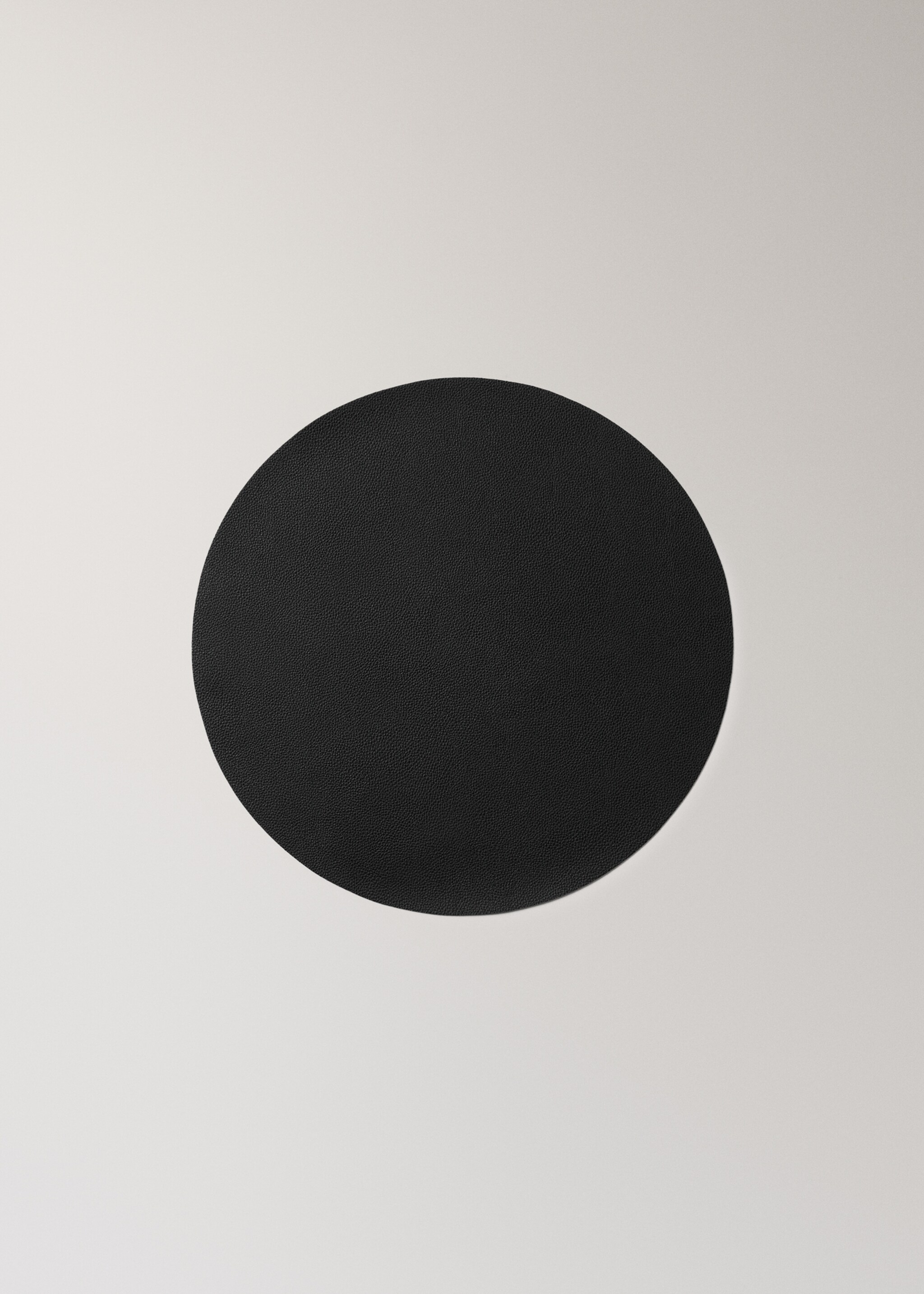 Round leather-effect placemat - Article without model, Black. Ref: 17079110-00.