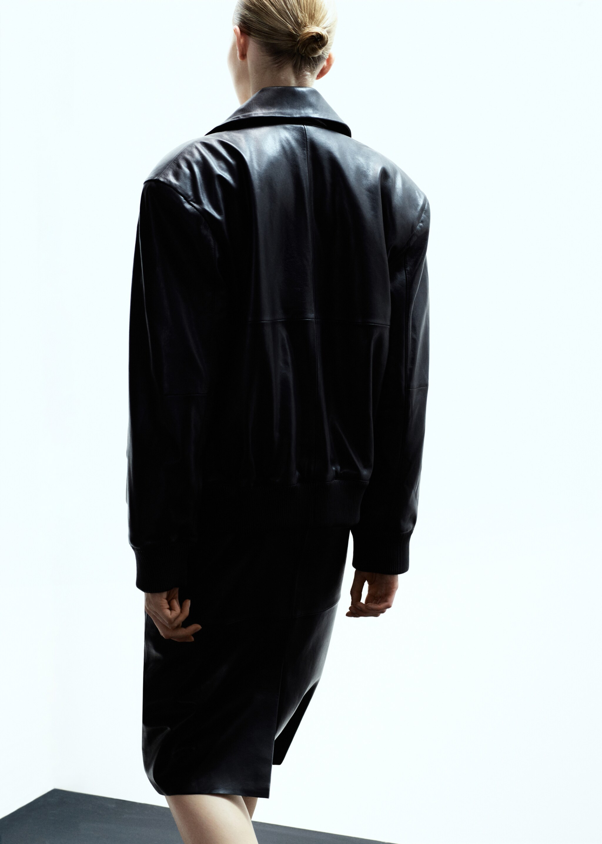 Leather bomber jacket - Reverse of the article, Black. Ref: 17079116-00.