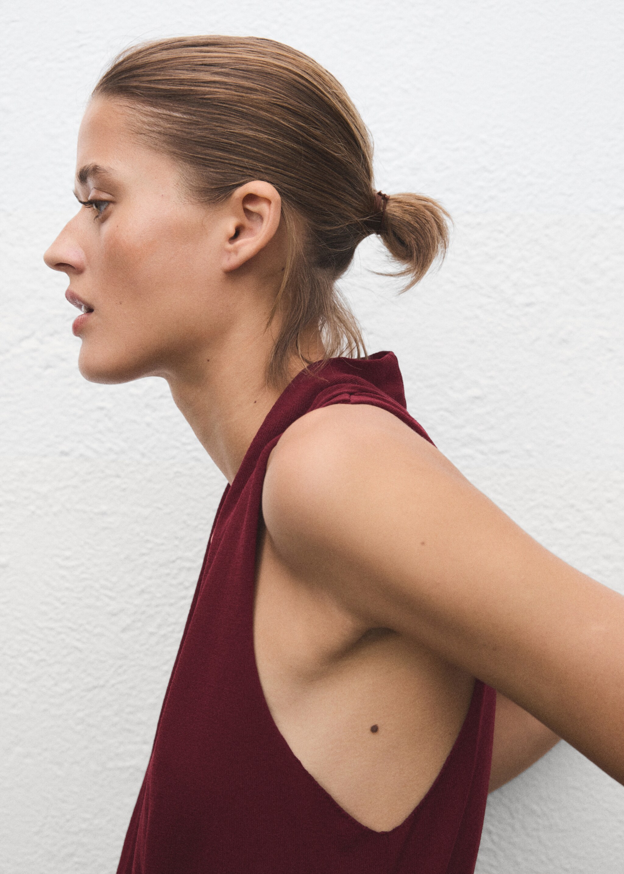 V-neck knitted top - Details of the article 1, Brown. Ref: 17079118-00.