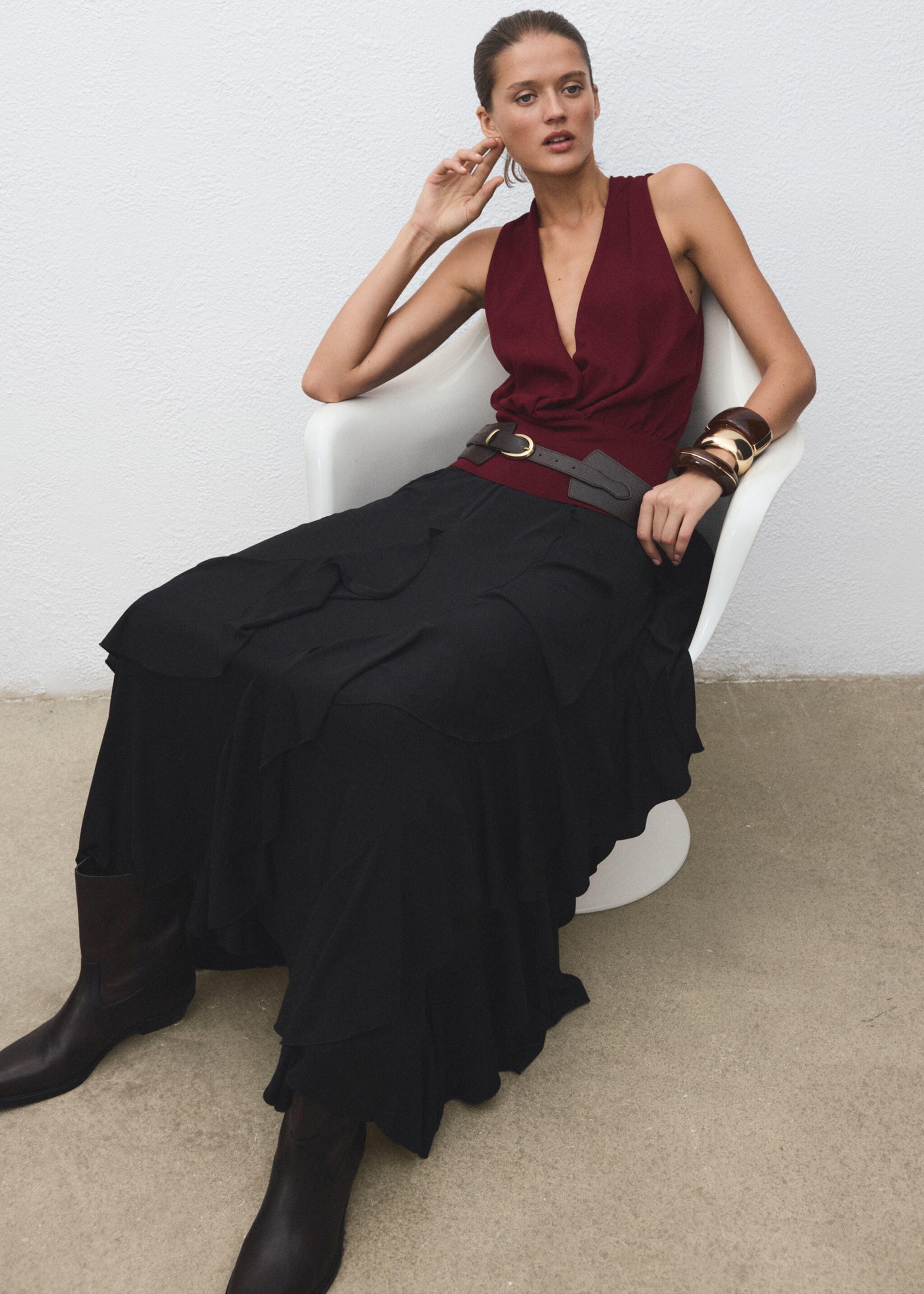 V-neck knitted top - Details of the article 2, Brown. Ref: 17079118-00.