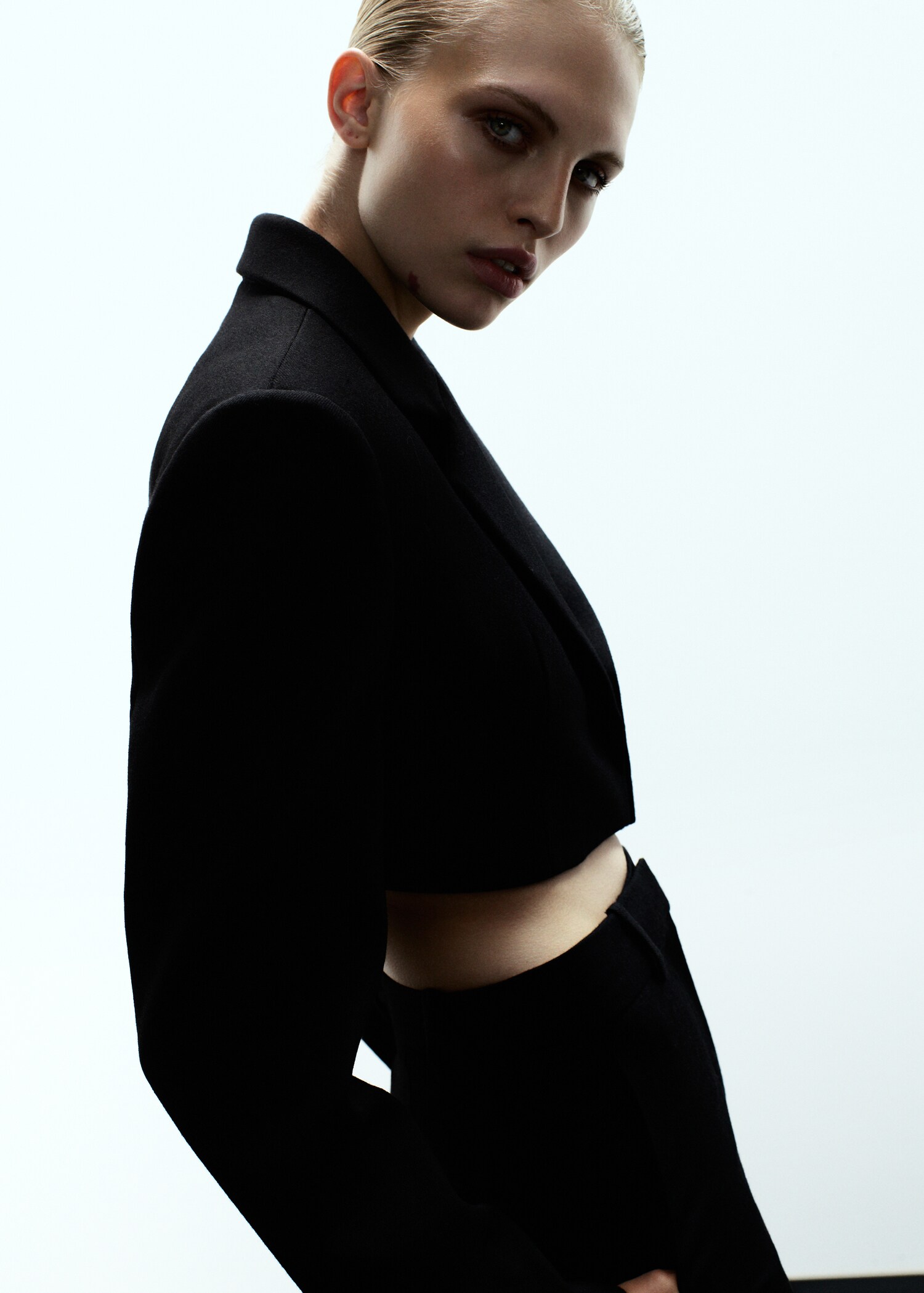 Blazer Anzug aus Wollstoff, Crop - Mittlere Ansicht