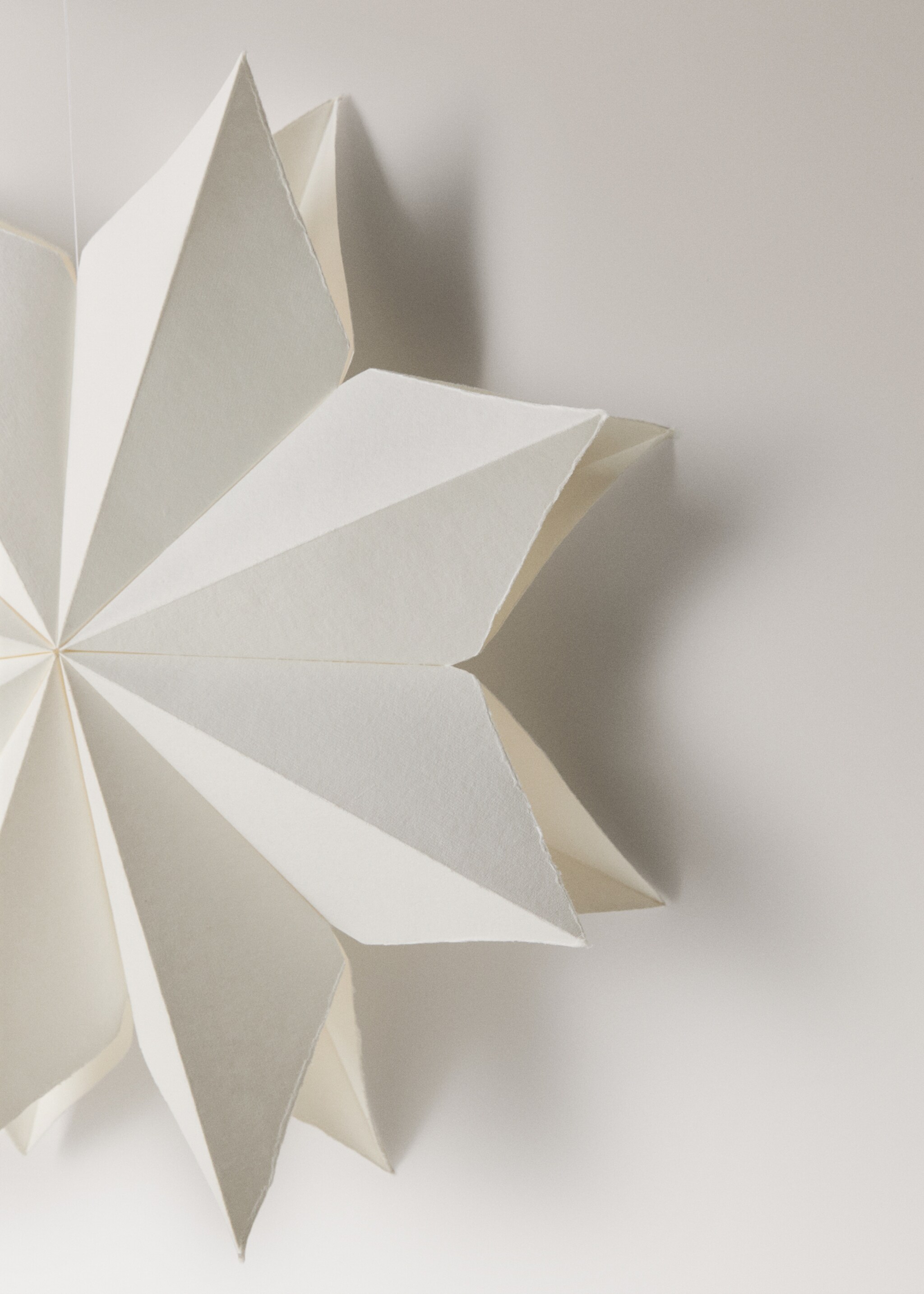Decorative eight-pointed paper star - Details of the article 1, Off White. Ref: 17079212-00.