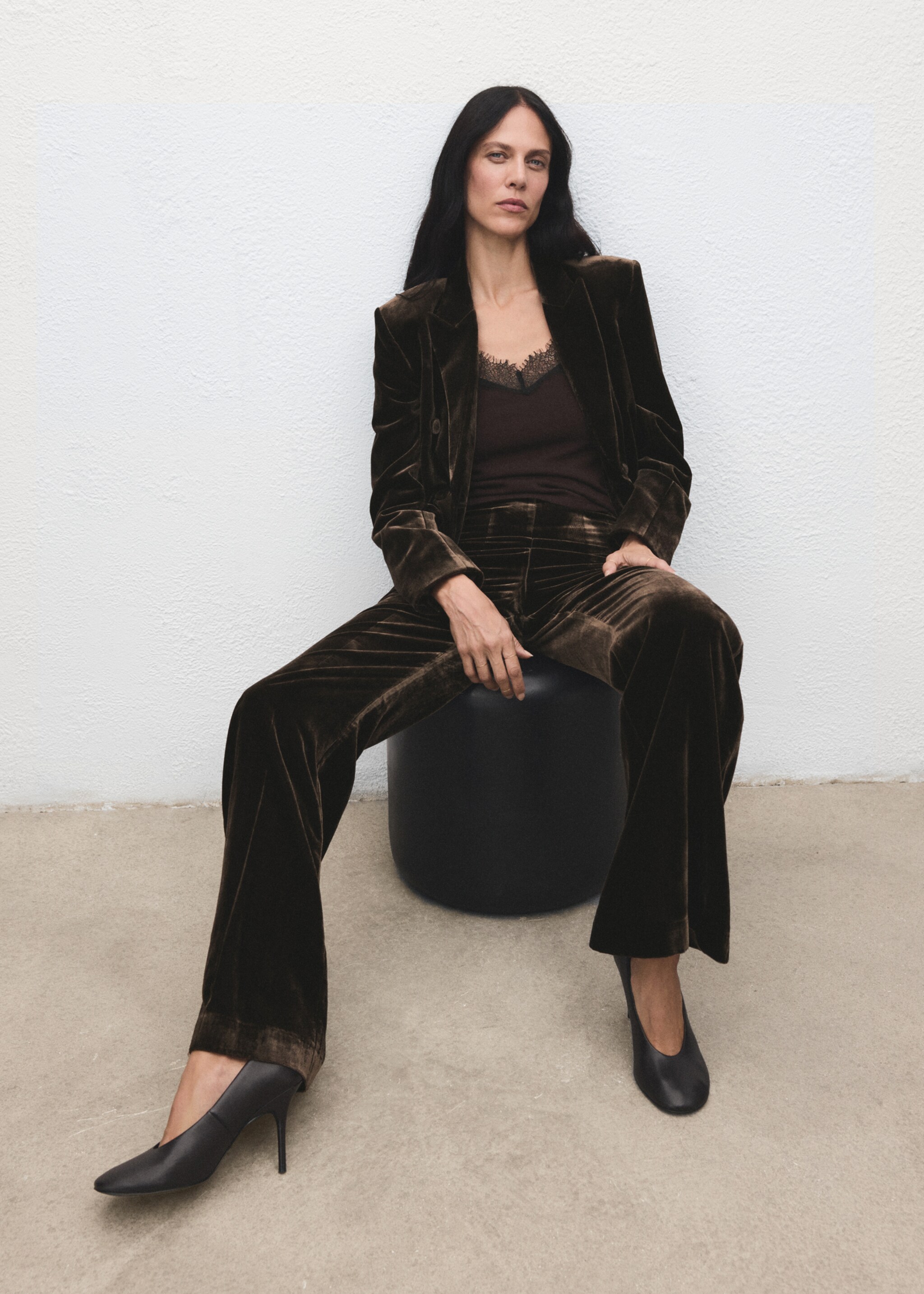Velvet suit trousers - Details of the article 2, Chocolate. Ref: 17079406-00.