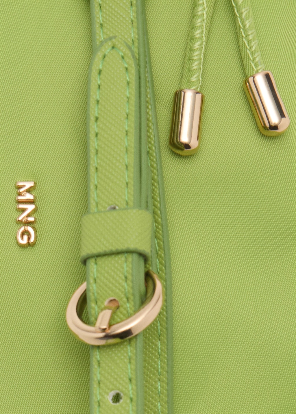 Nylon purse with zip