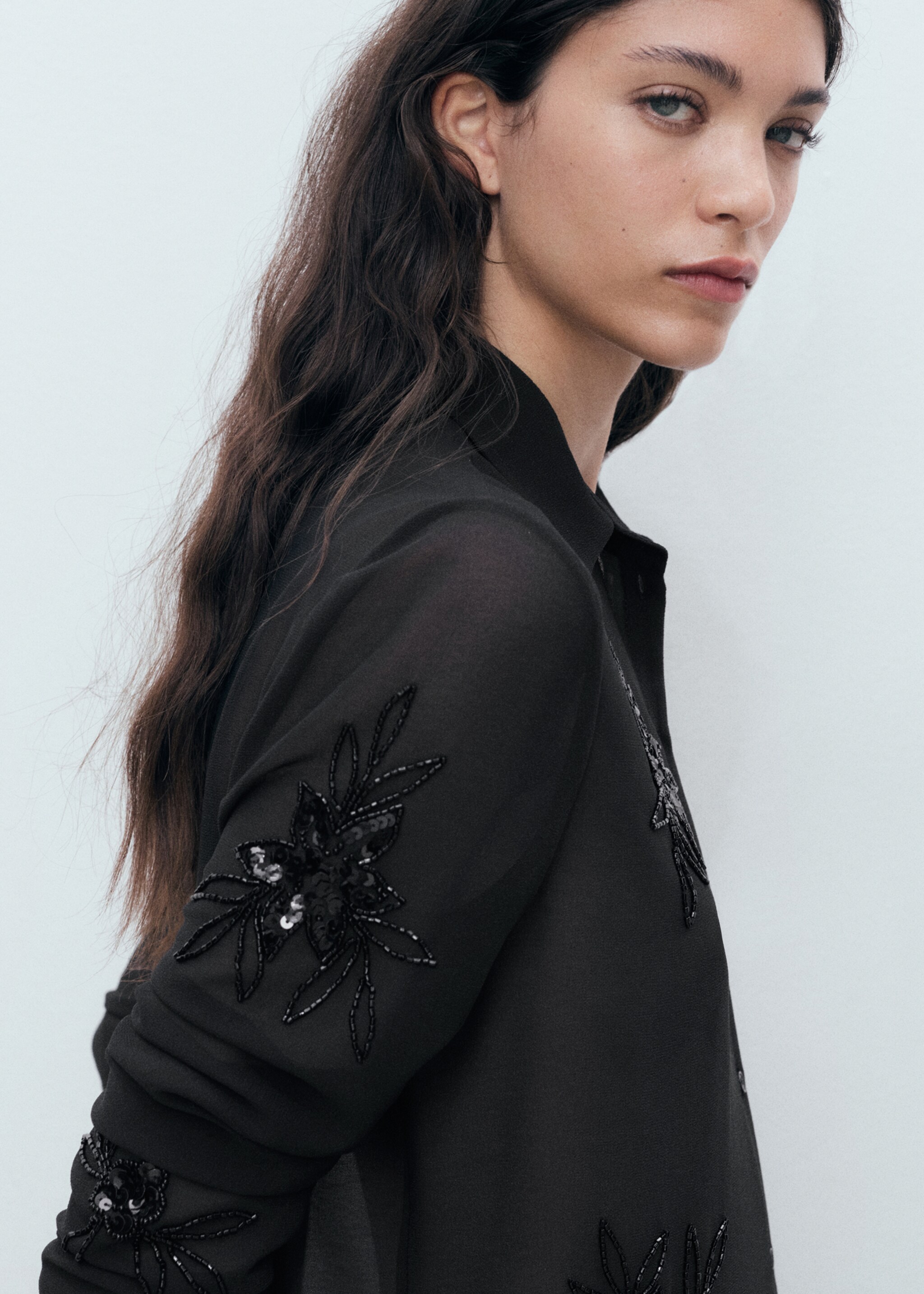 Geborduurde blouse met bergkristallen - Detail van het artikel 1