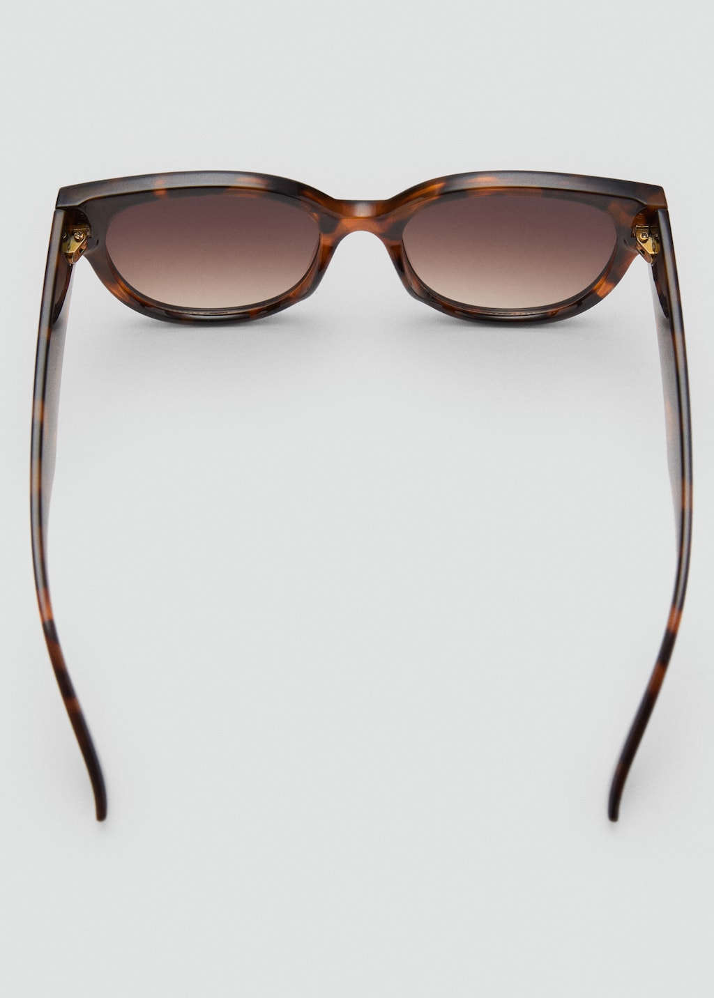 Round-framed sunglasses