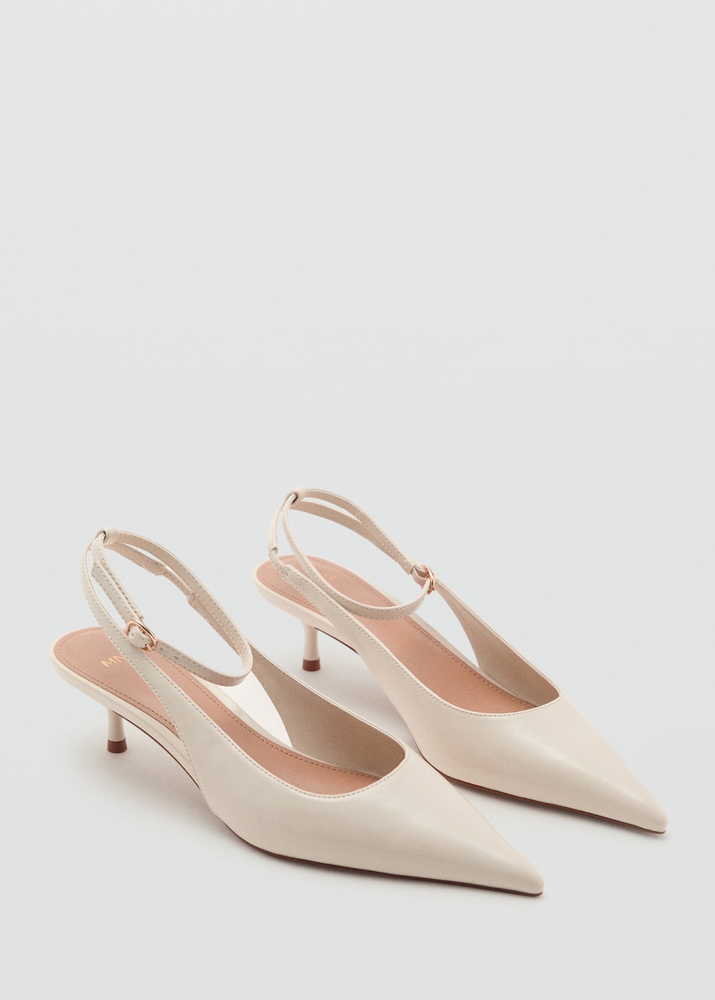 Kitten-heel pointed shoes