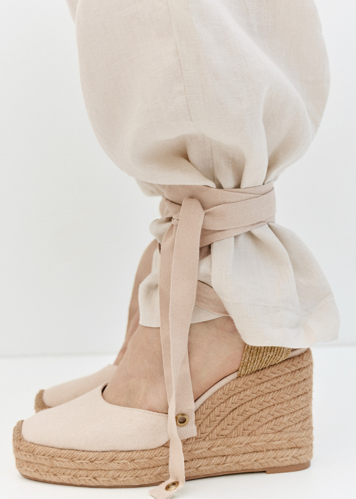 Chaussure à talon compensé avec bride combinée - Détail de l'article 9
