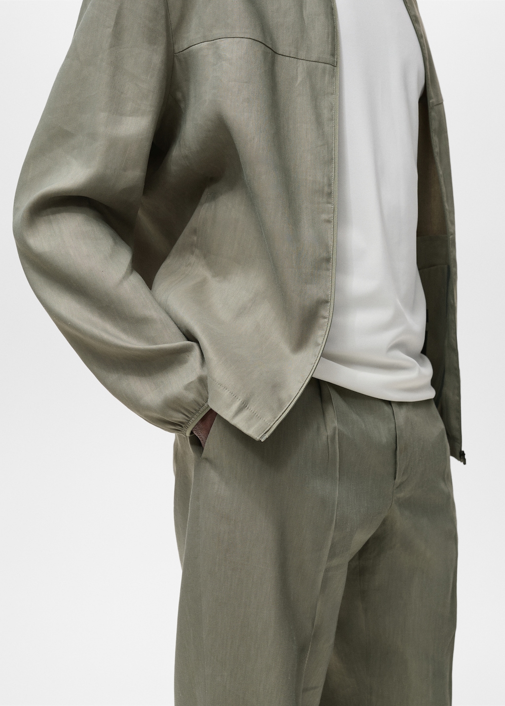 Pleated linen pants