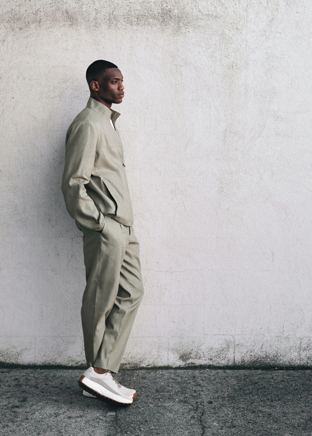 Pleated linen pants