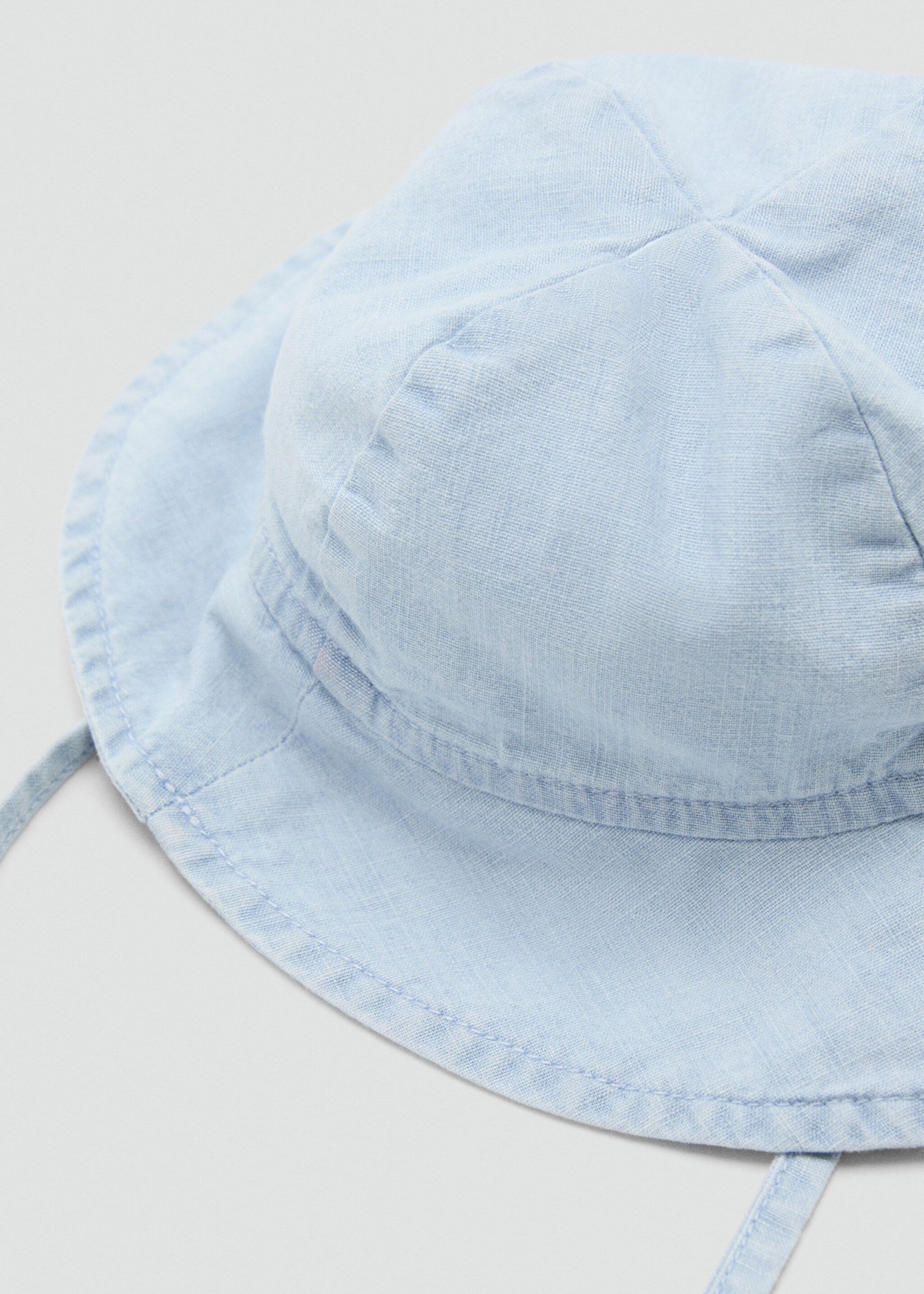 Pălărie bucket din denim - Plan mediu