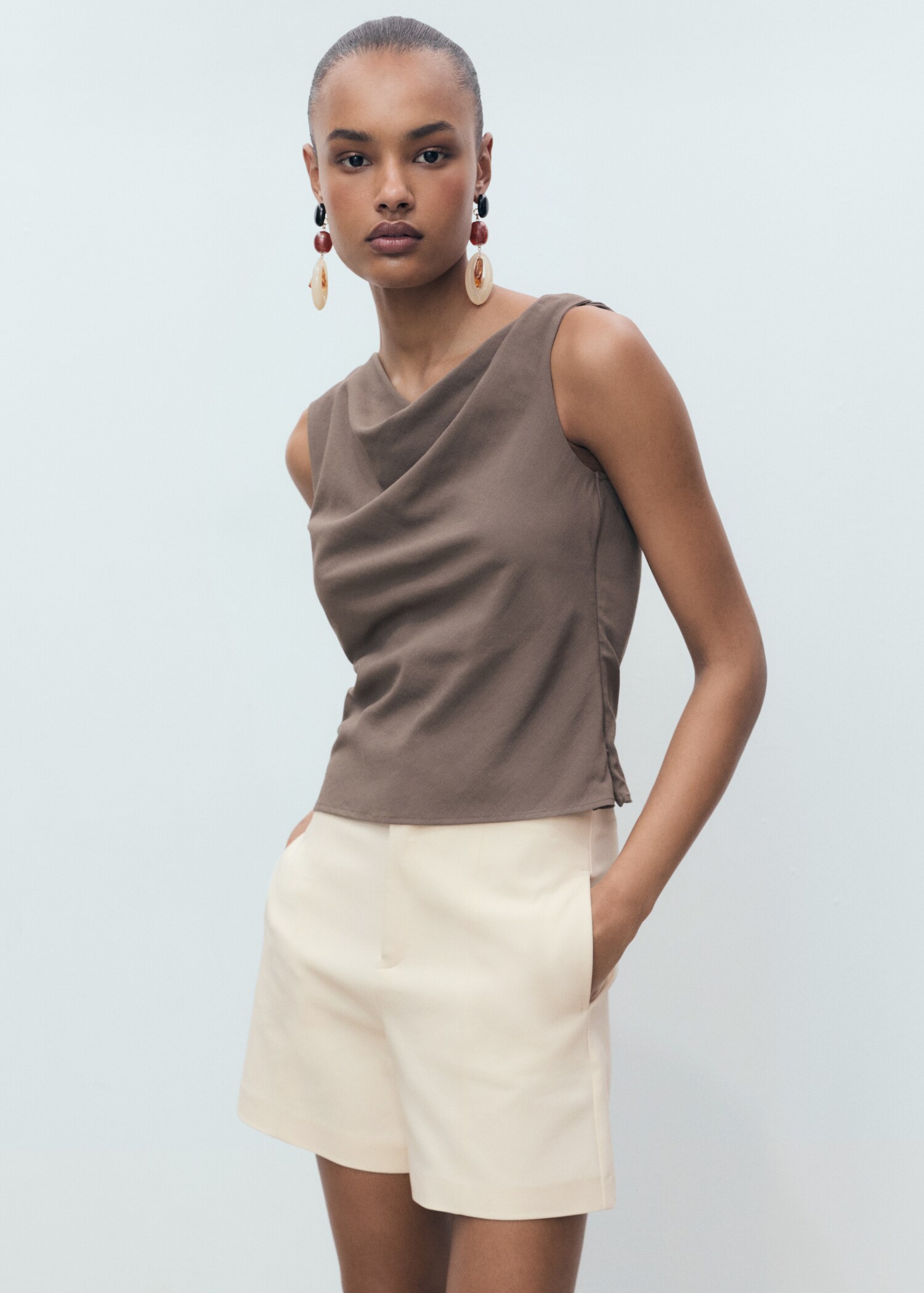 Gerade Shorts mit hoher Taille - Detail des Artikels 1