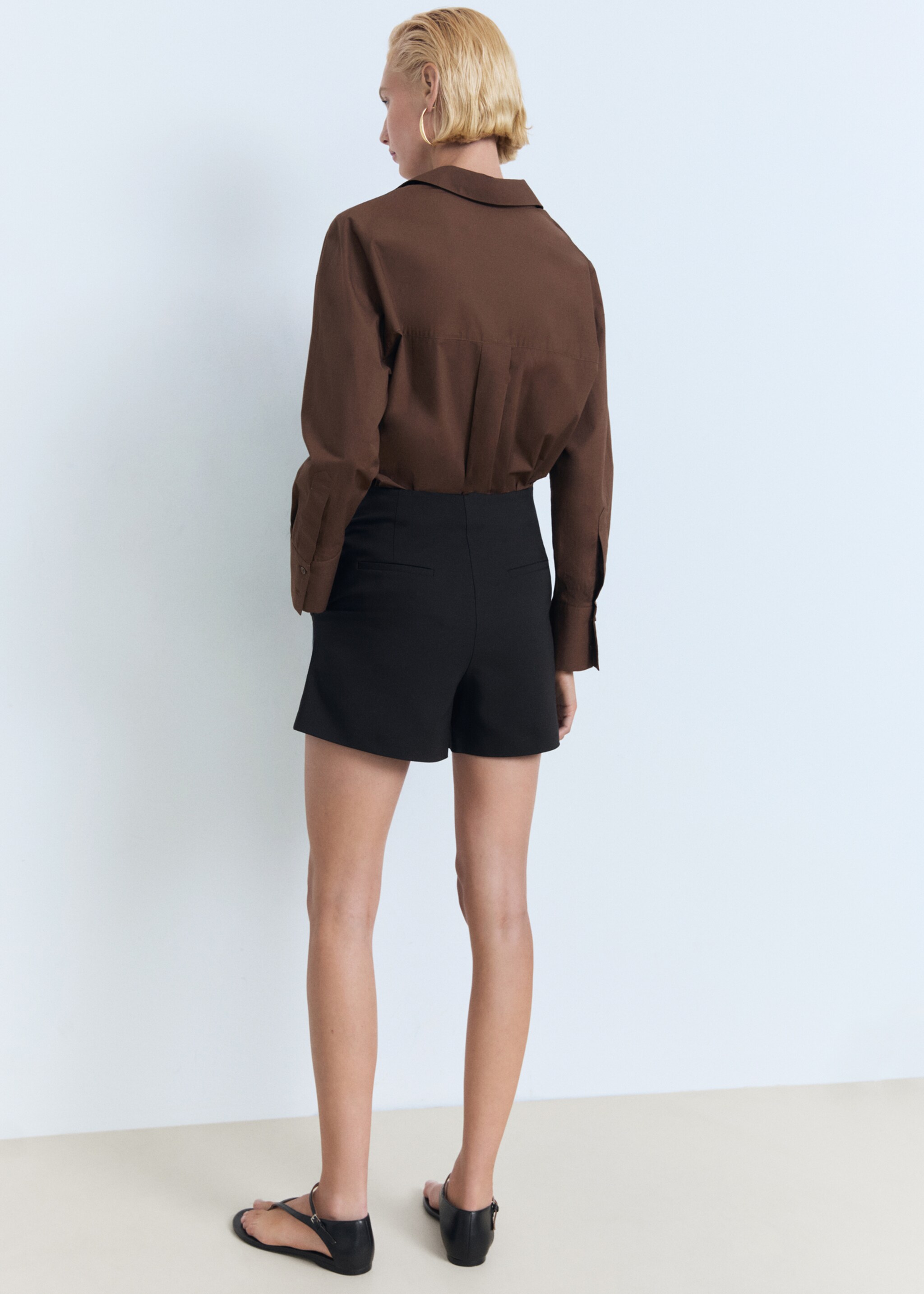 High-waist straight shorts - Reverse of the article