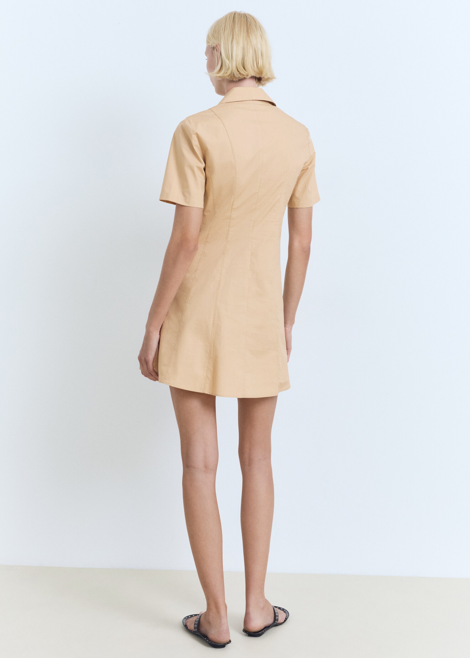 Vestido camisero corto - Reverso del artículo