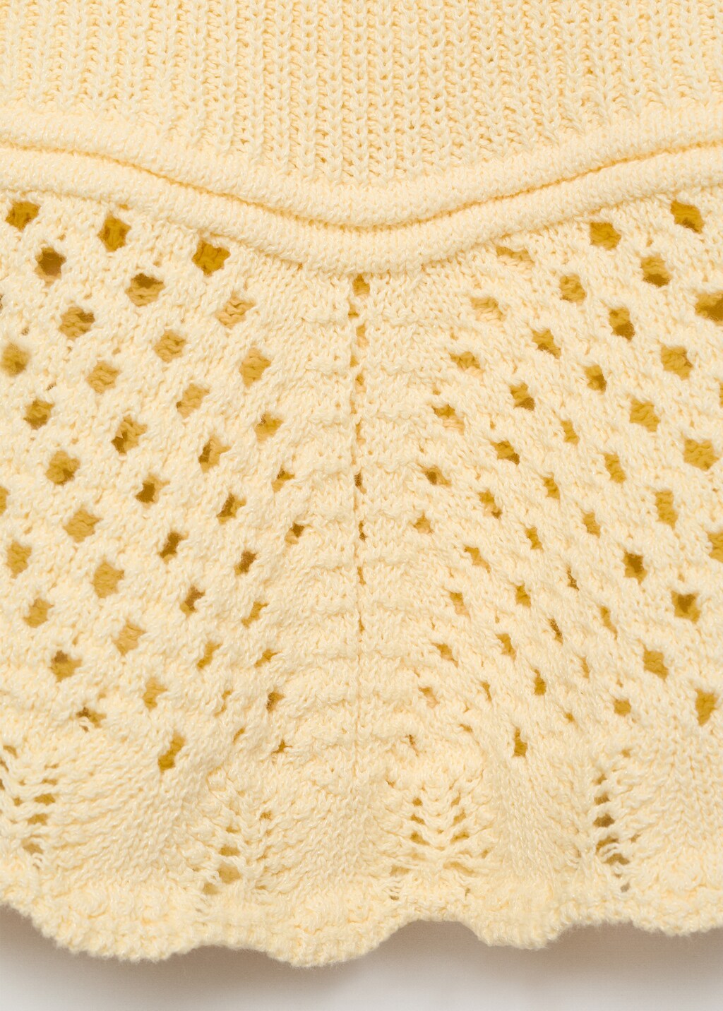 Halter-neck knitted top