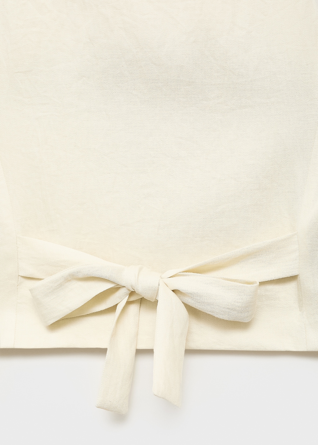 Vest with bow on the back