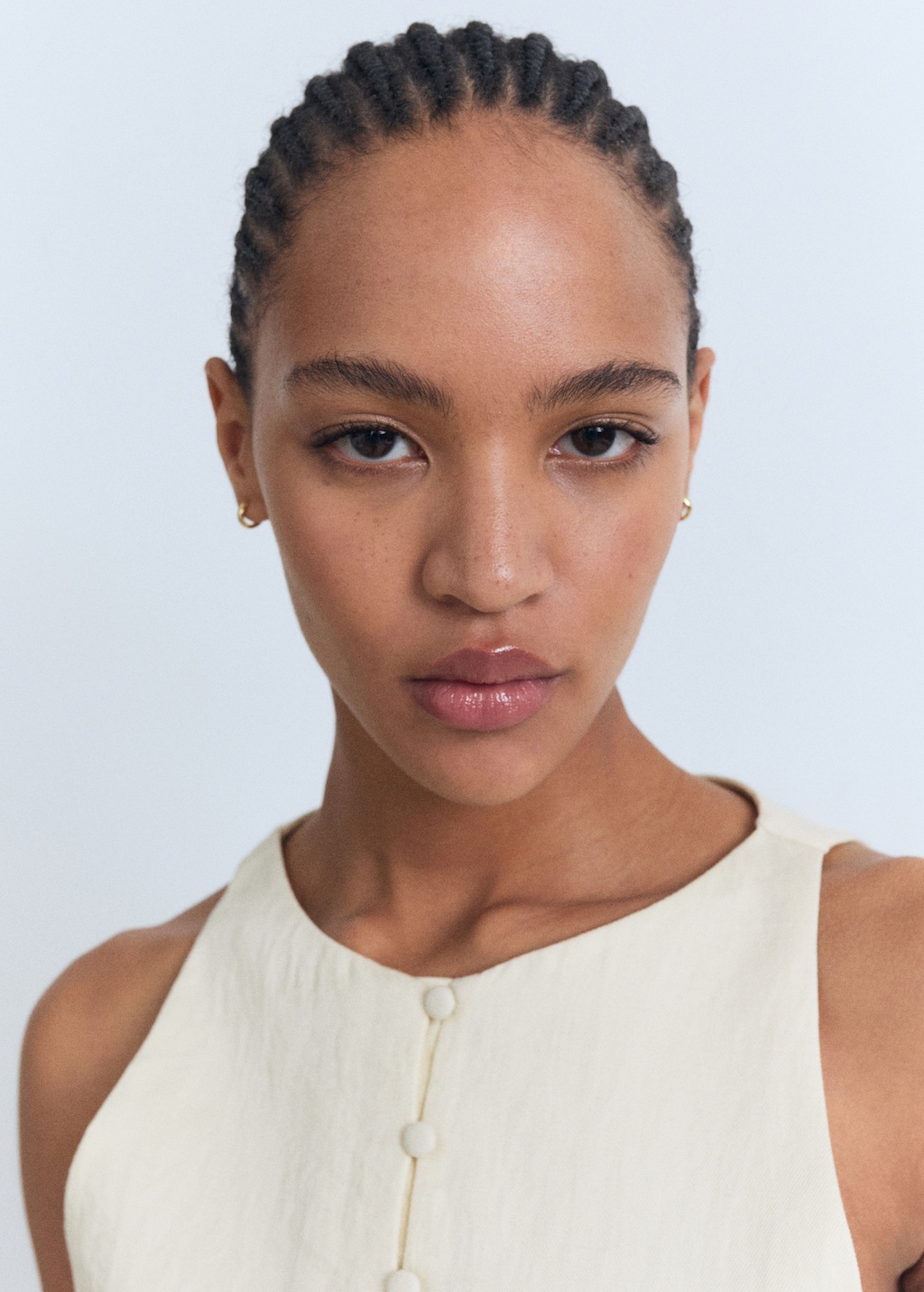 Vest with bow on the back