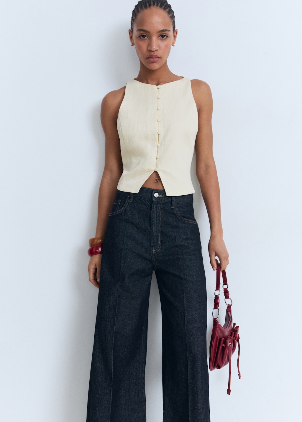 Vest with bow on the back