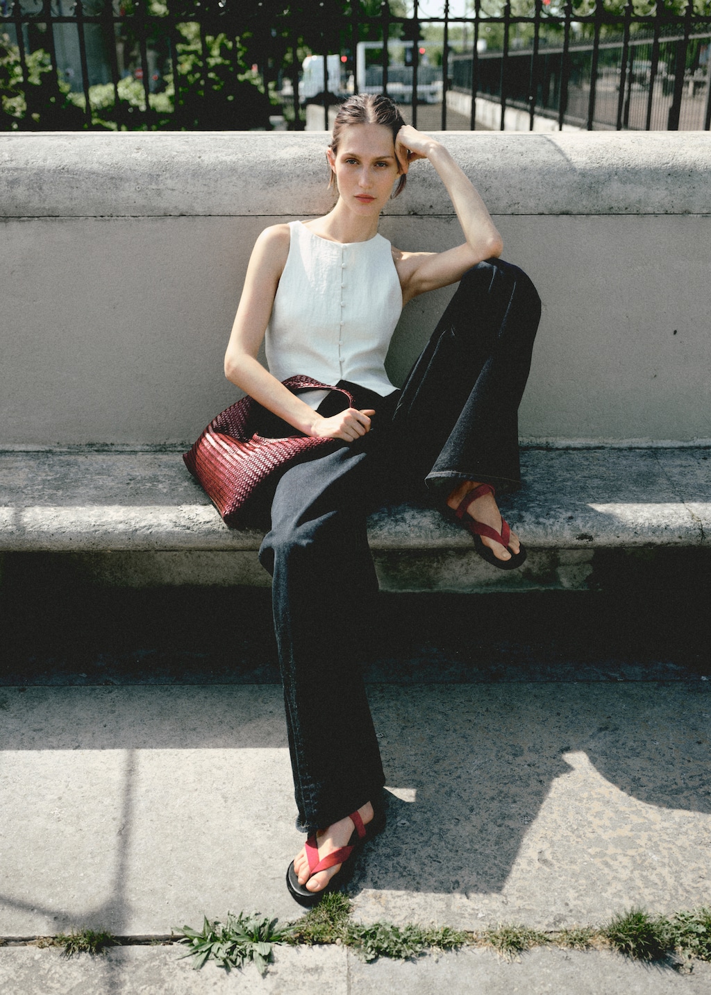 Vest with bow on the back