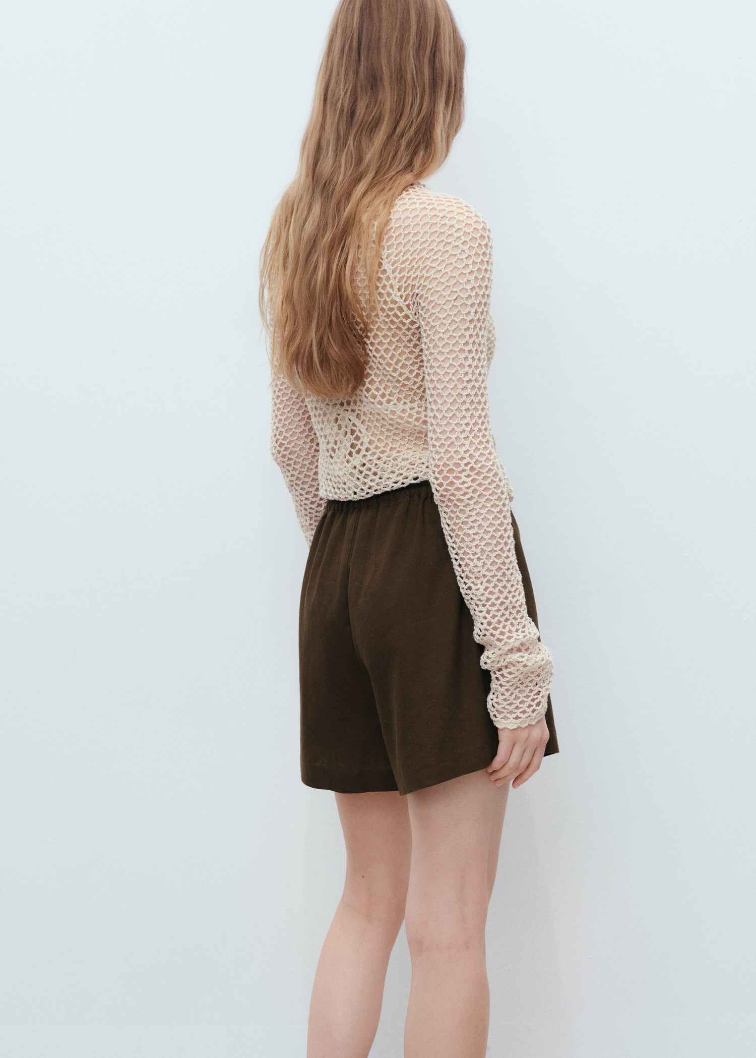 Linen shorts with drawstring - Reverse of the article