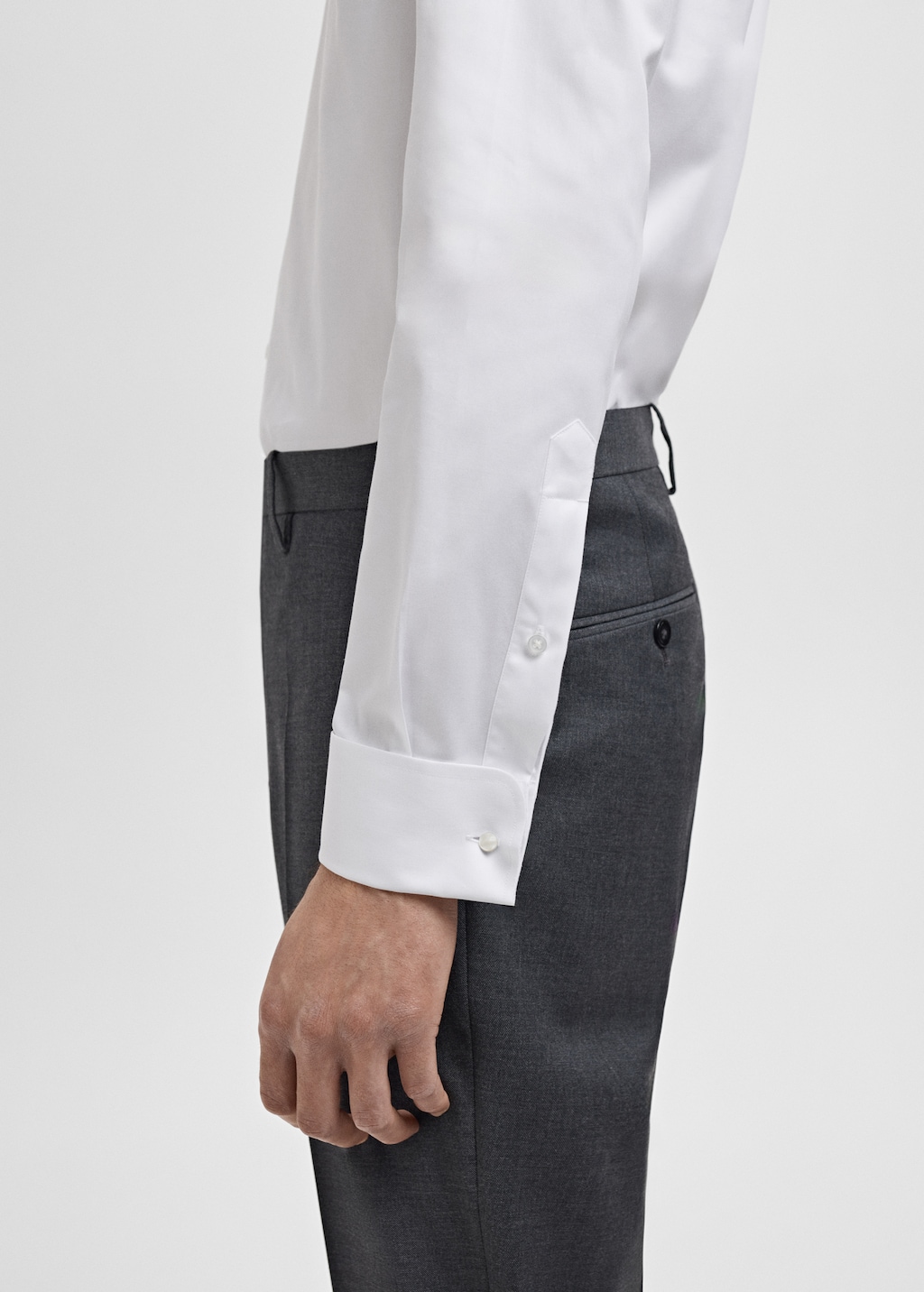 Slim-fit twill fabric suit with shirt cufflinks