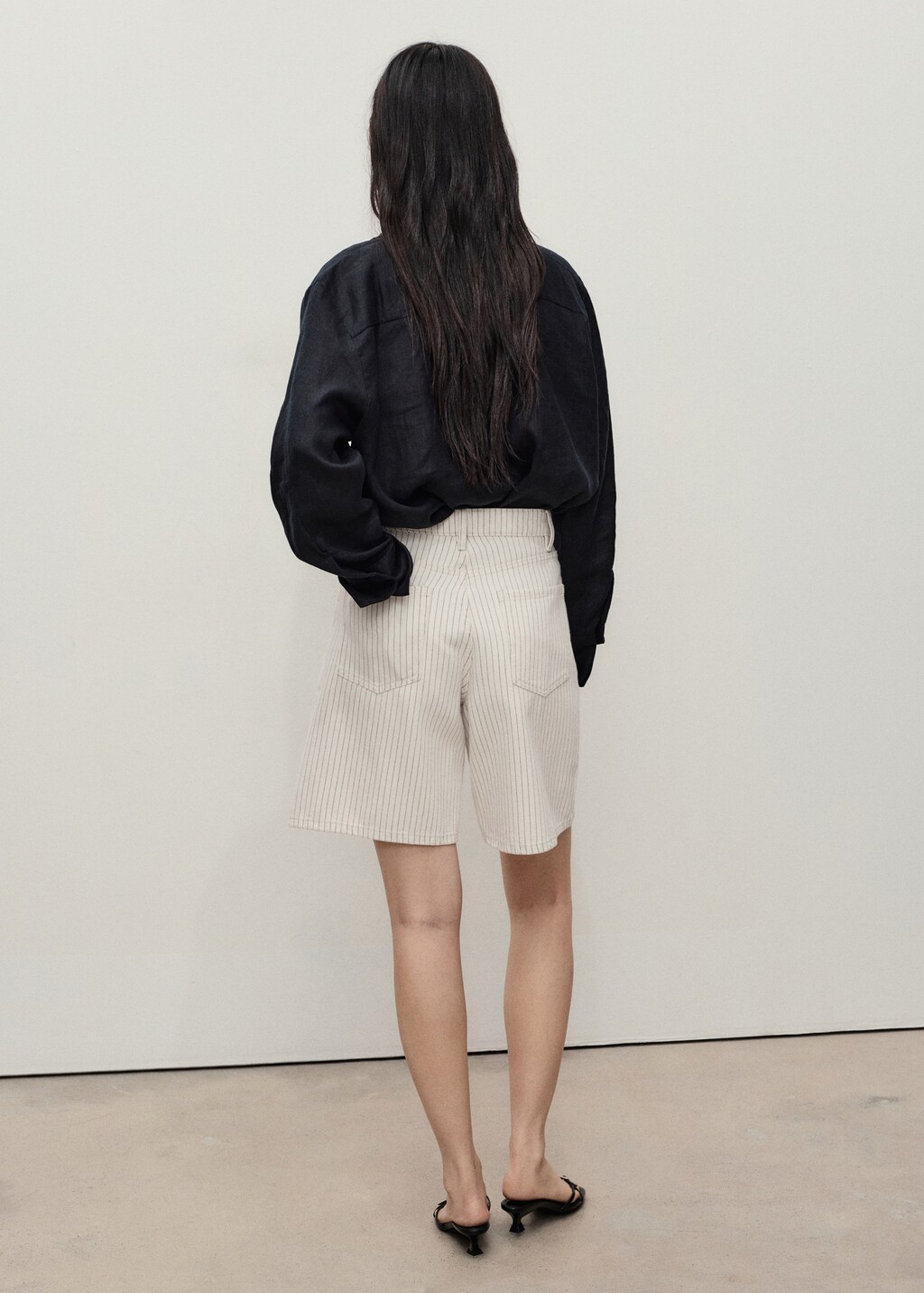 Mango High-waist straight-fit denim shorts thumbnail