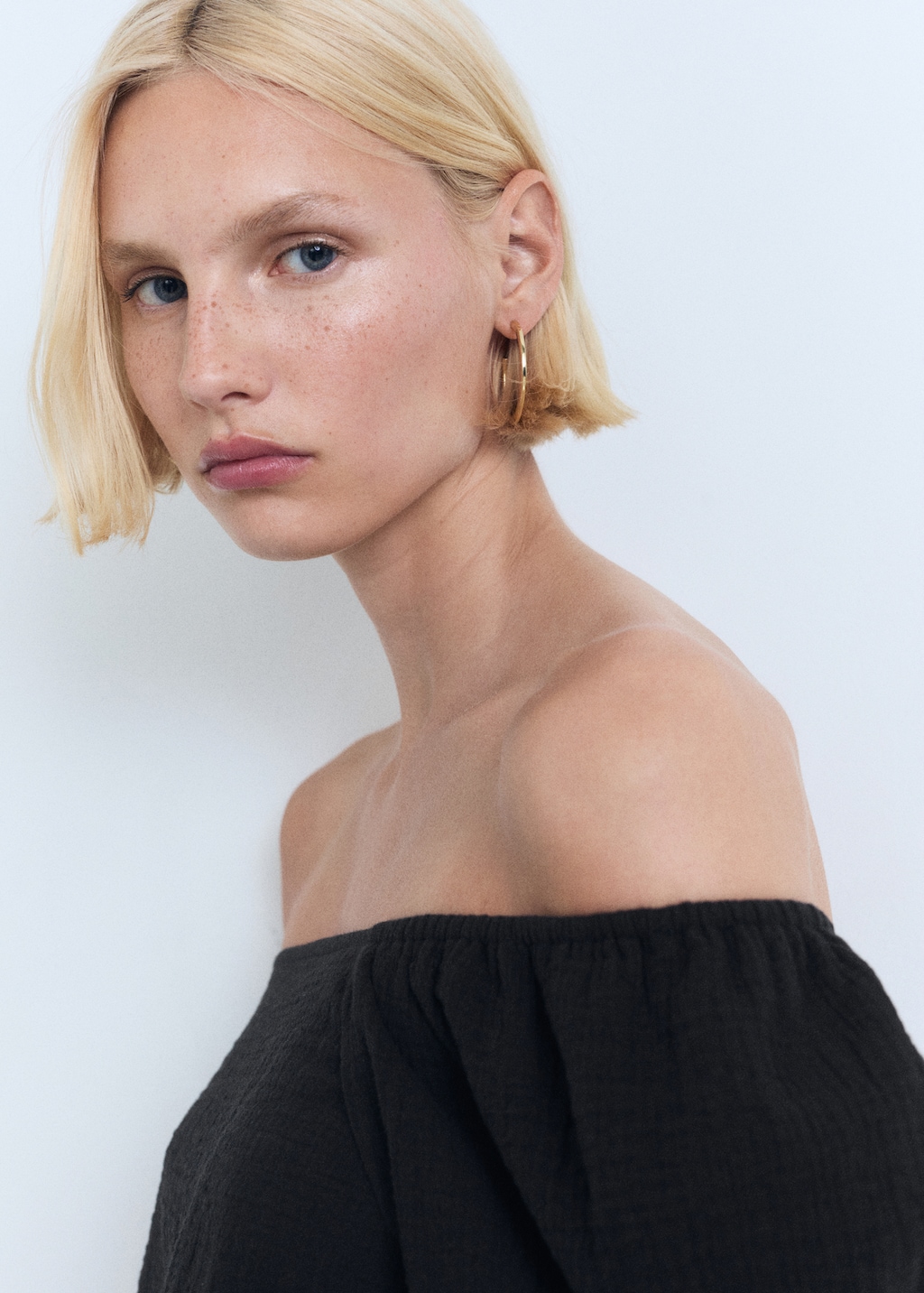 Puffed sleeves cotton blouse