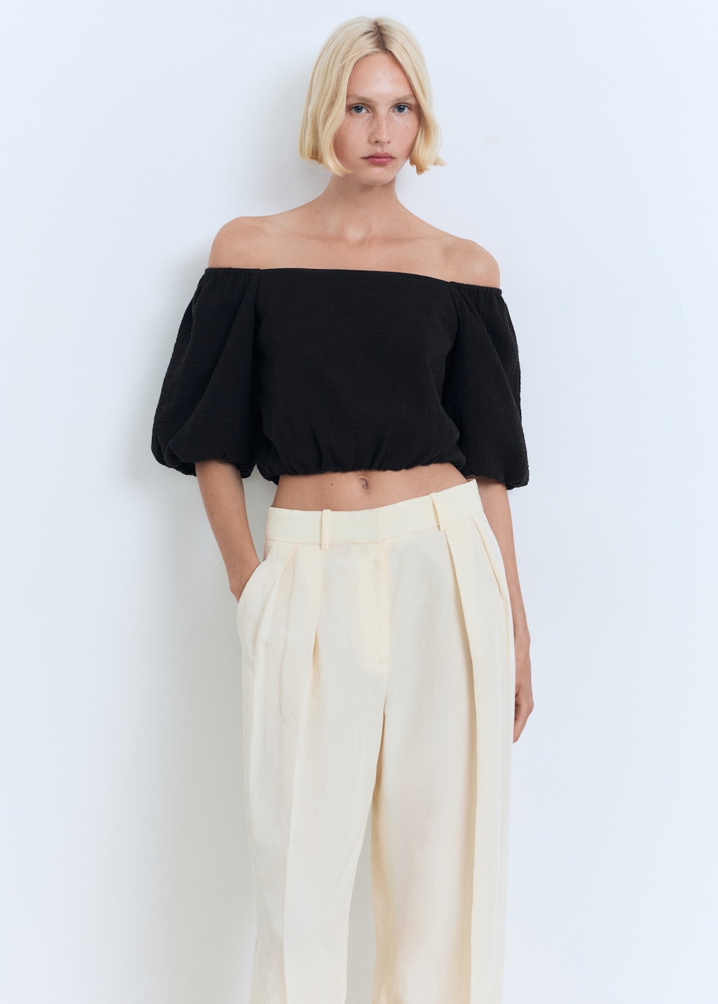 Puffed sleeves cotton blouse