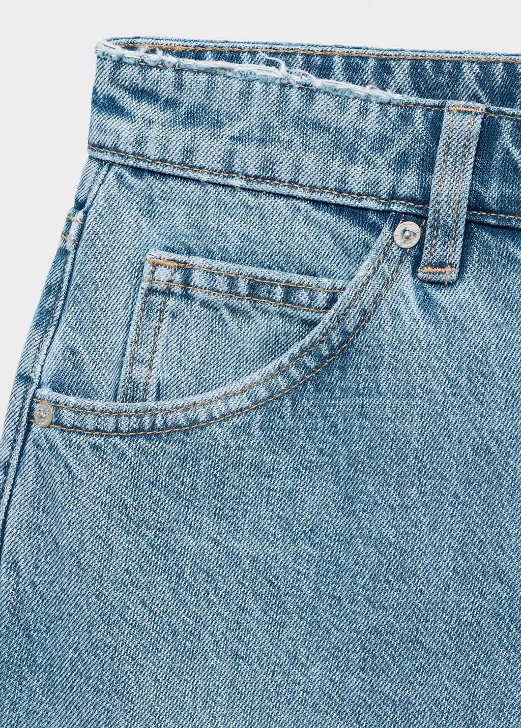 Frayed hem denim shorts