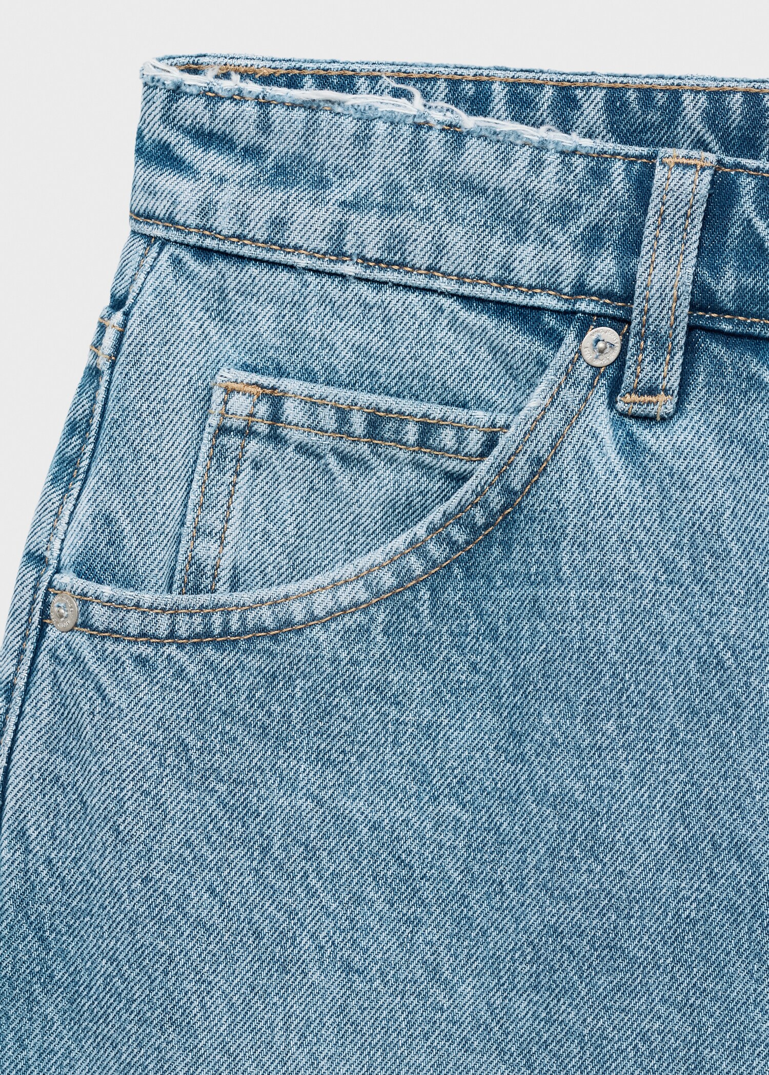 Frayed hem denim shorts - Details of the article 0