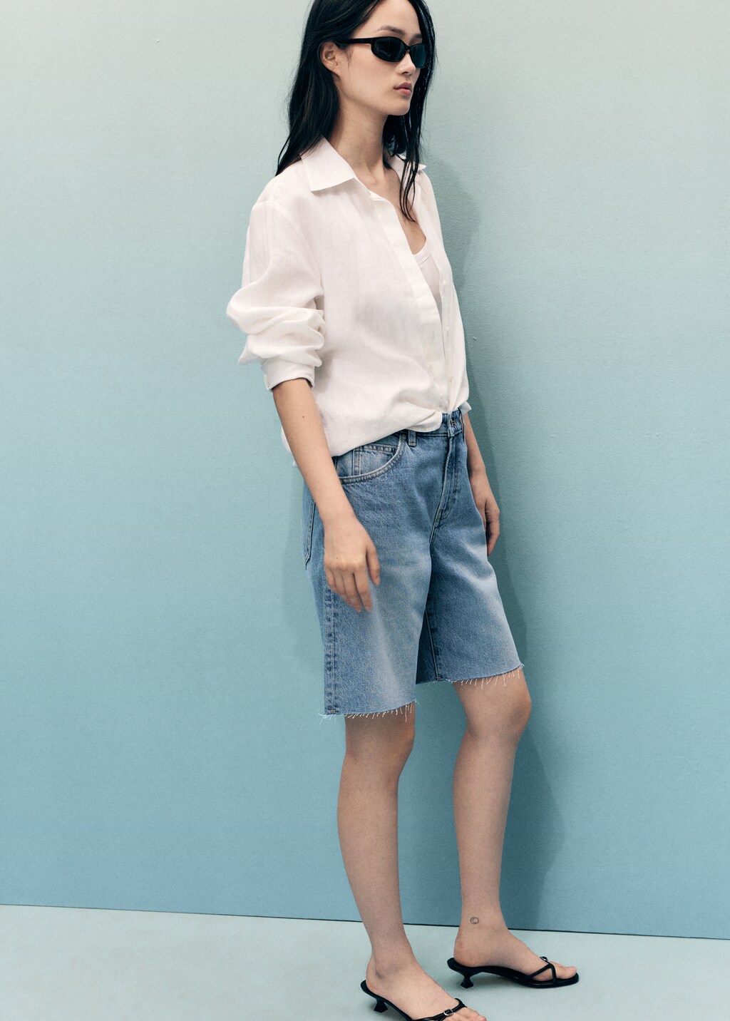 Frayed hem denim shorts