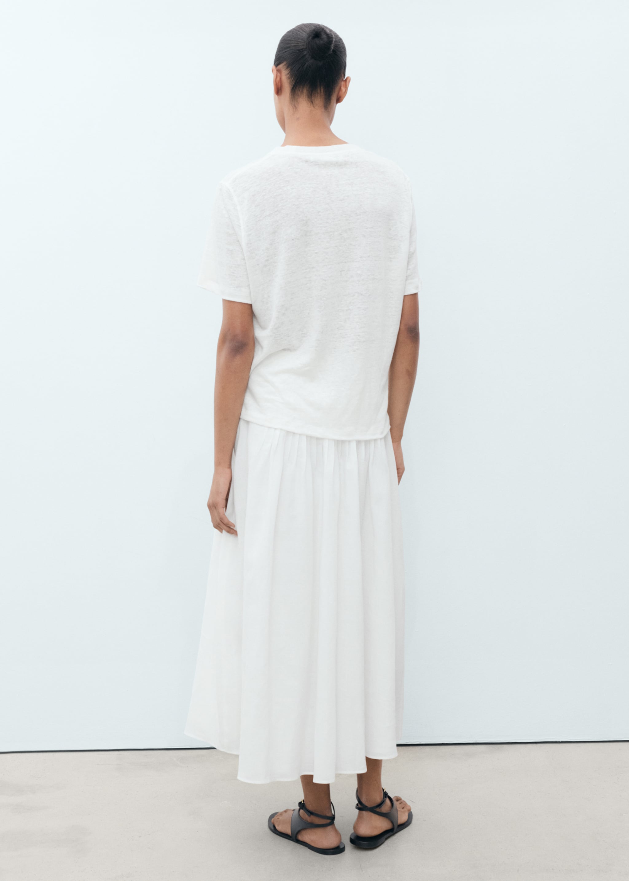Short-sleeved linen t-shirt - Reverse of the article