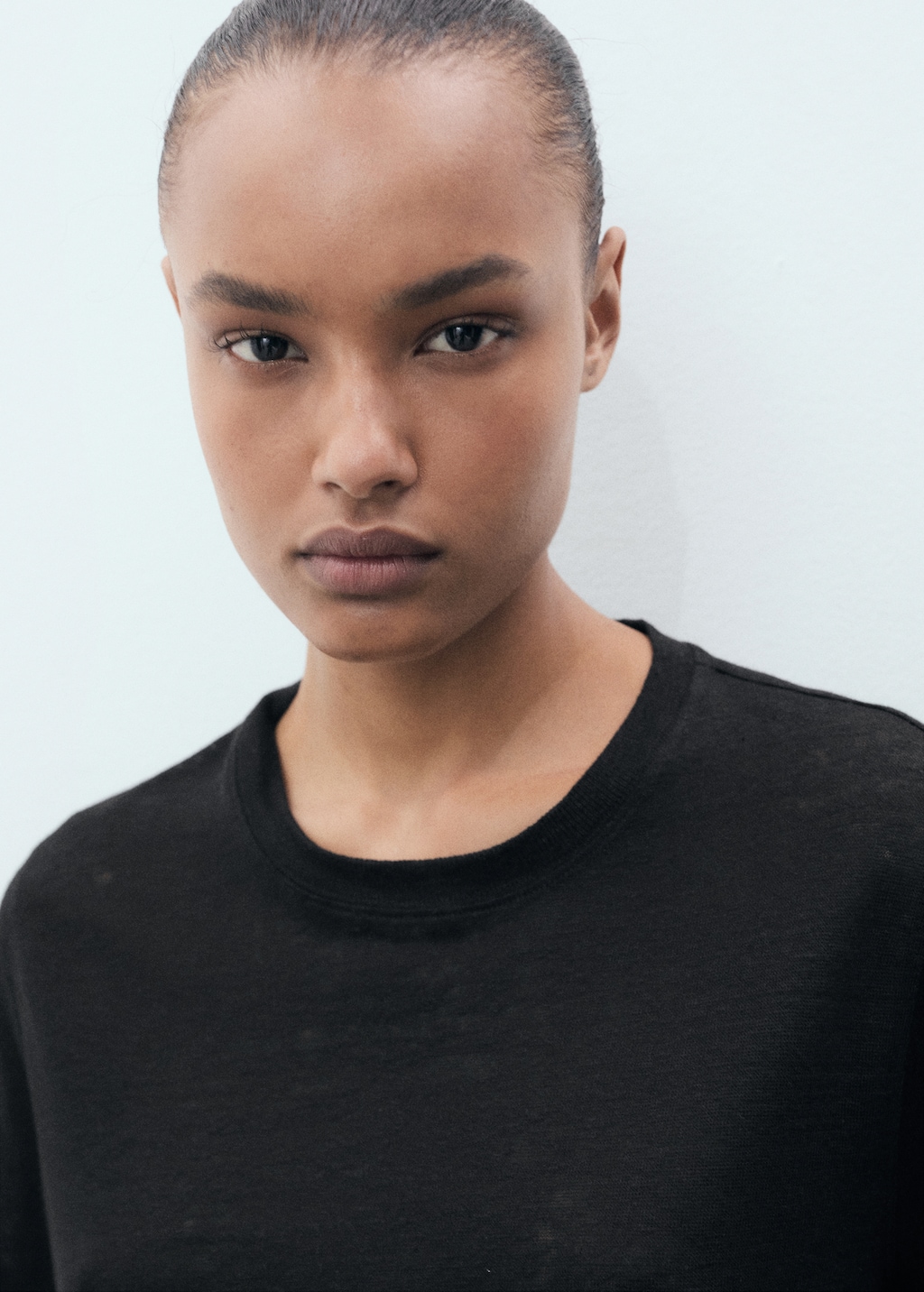 Short-sleeved linen t-shirt